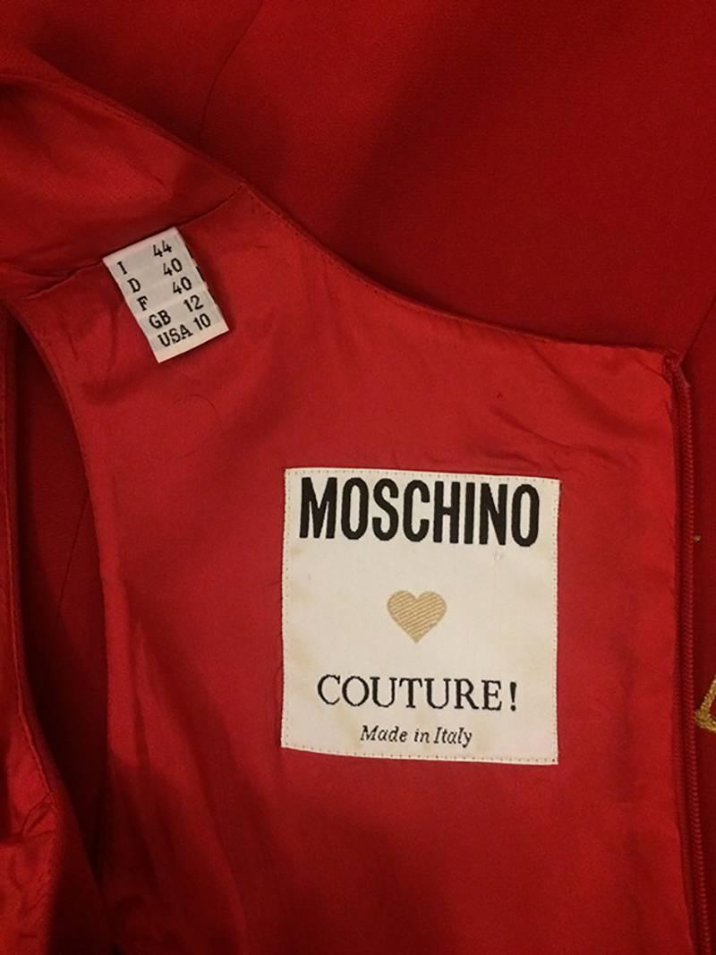 Rouge Moschino Couture - Robe droite sans manches rouge « Waist of Money », 1991   en vente