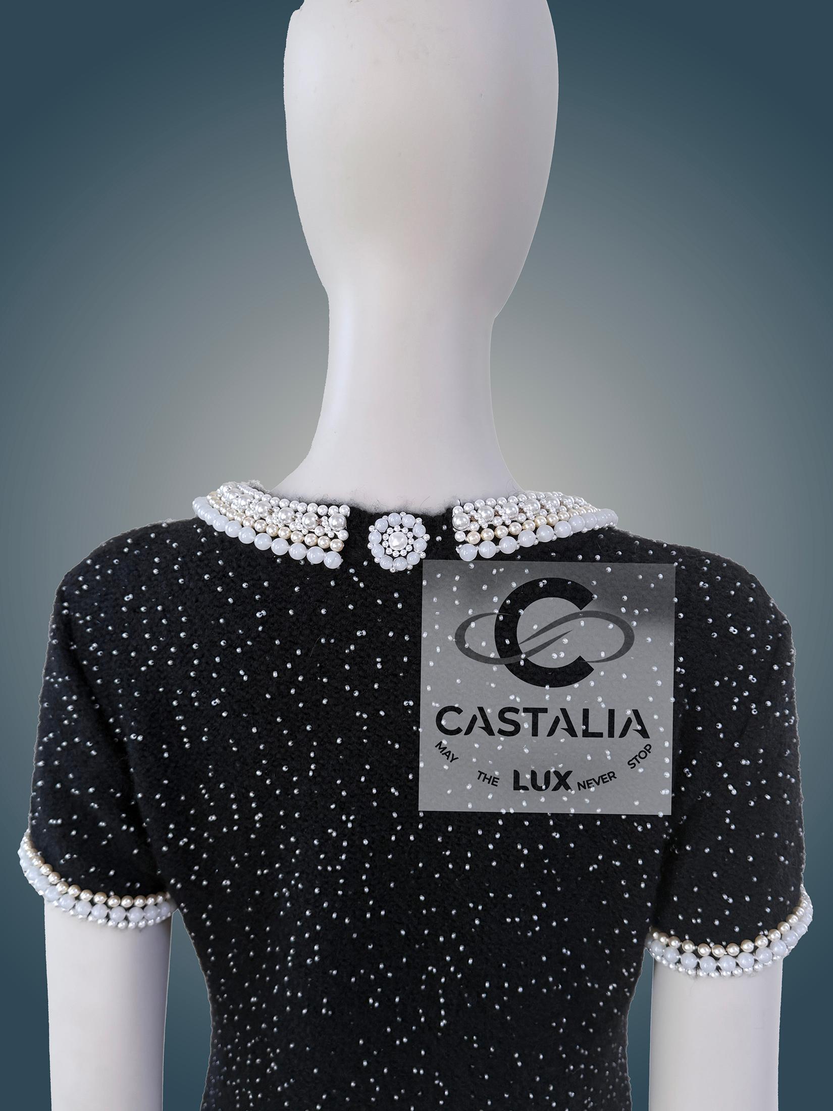 CHANEL Schwarzes Couture Perlenkleid mit Kamelienbrosche 40 FR im Angebot 13
