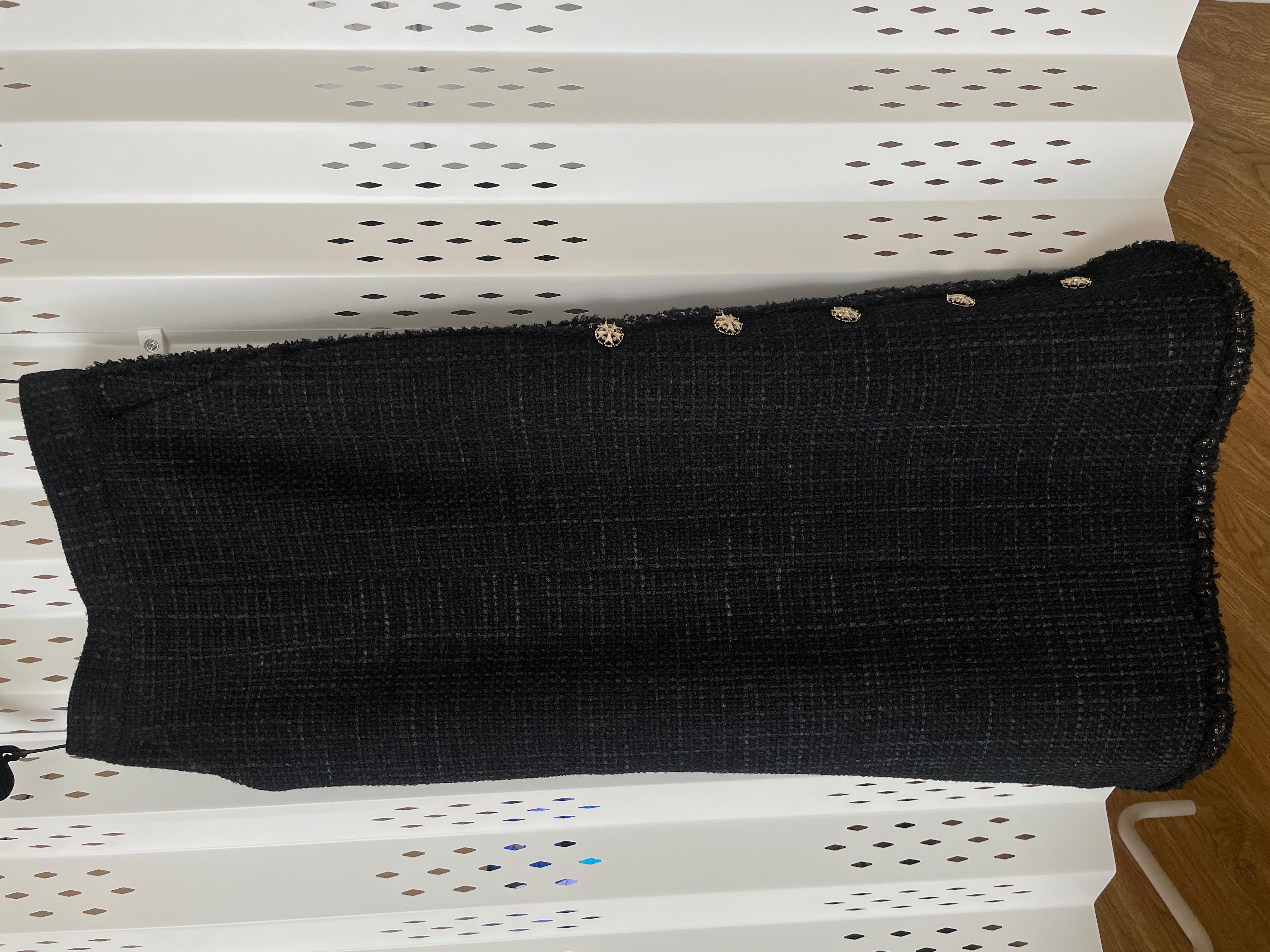 Chanel 8K$ Seltener Schwarzer Maxi Tweed Rock mit Gripoix Knöpfen 36 FR im Zustand „Neu“ im Angebot in Dubai, AE