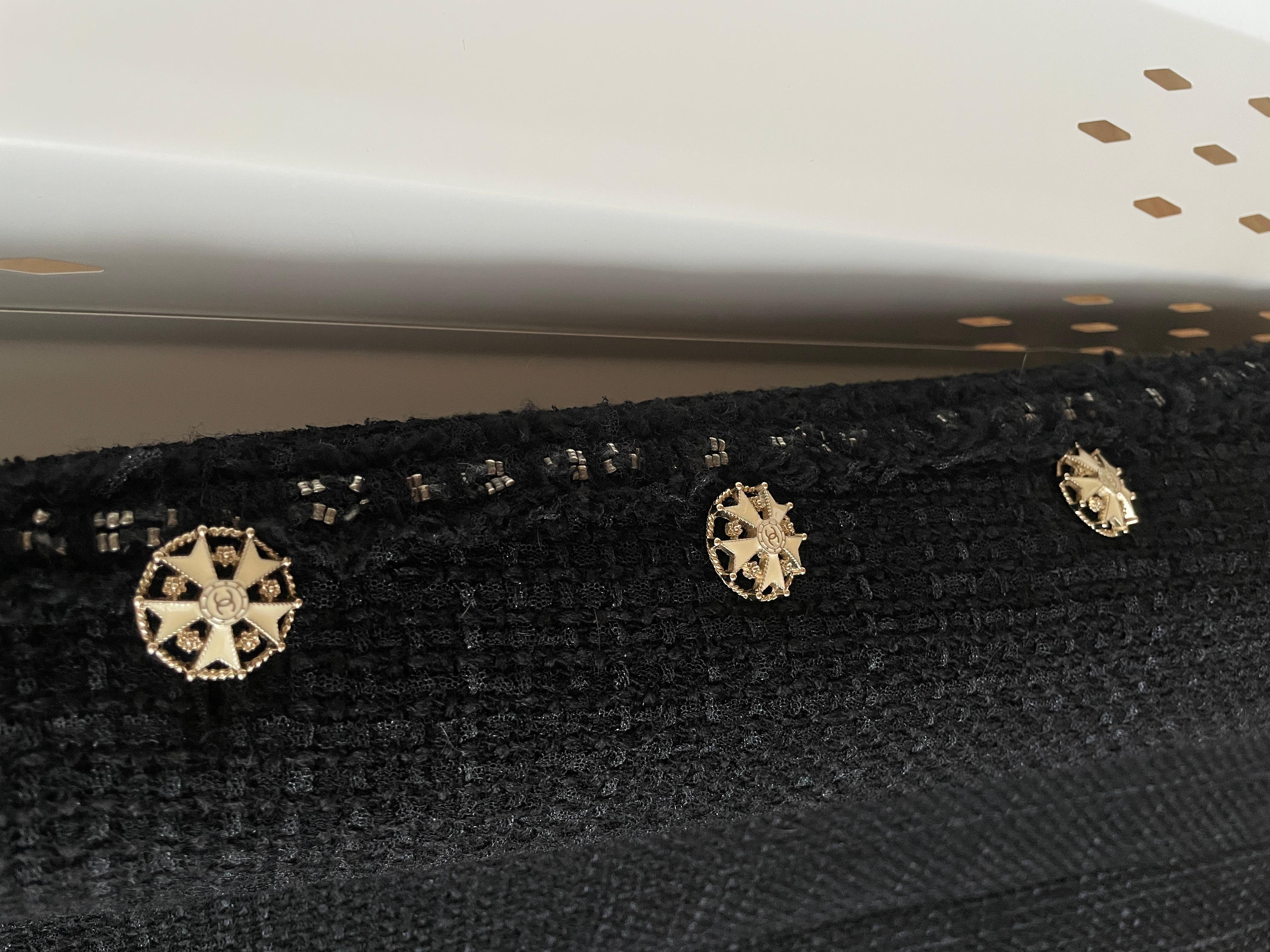 Chanel 8K$ Seltener Schwarzer Maxi Tweed Rock mit Gripoix Knöpfen 36 FR für Damen oder Herren im Angebot