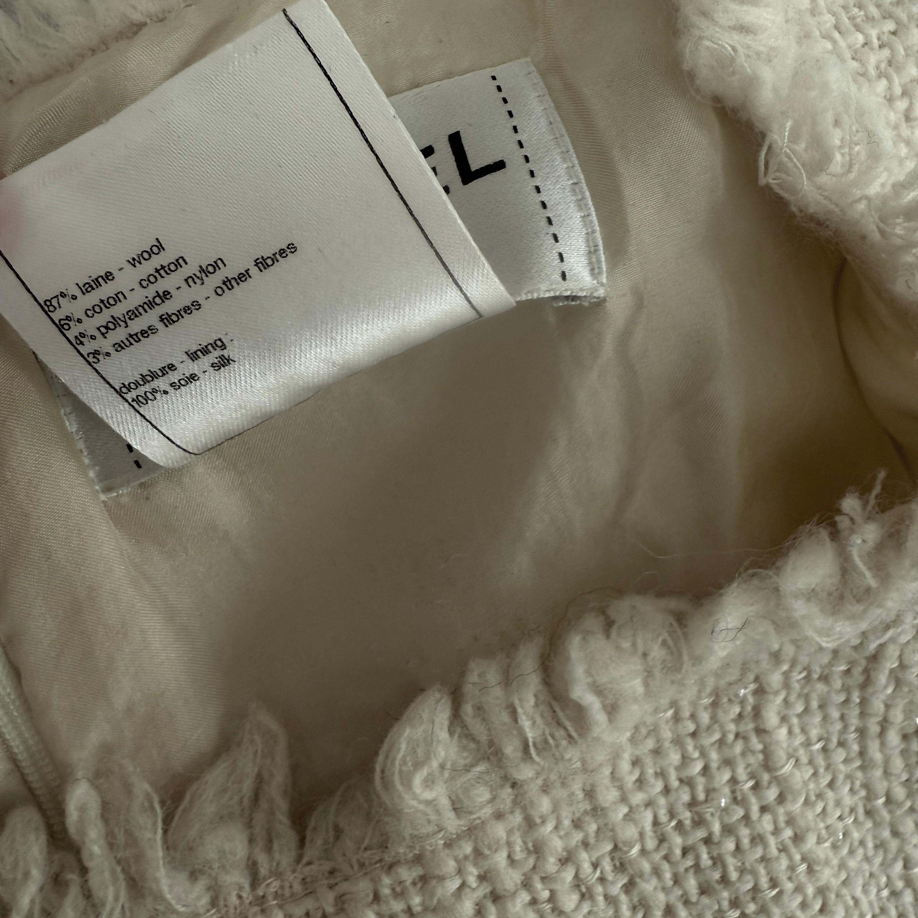 Chanel collection Arctic Runway - Ensemble en tweed à franges 38 FR en vente 10