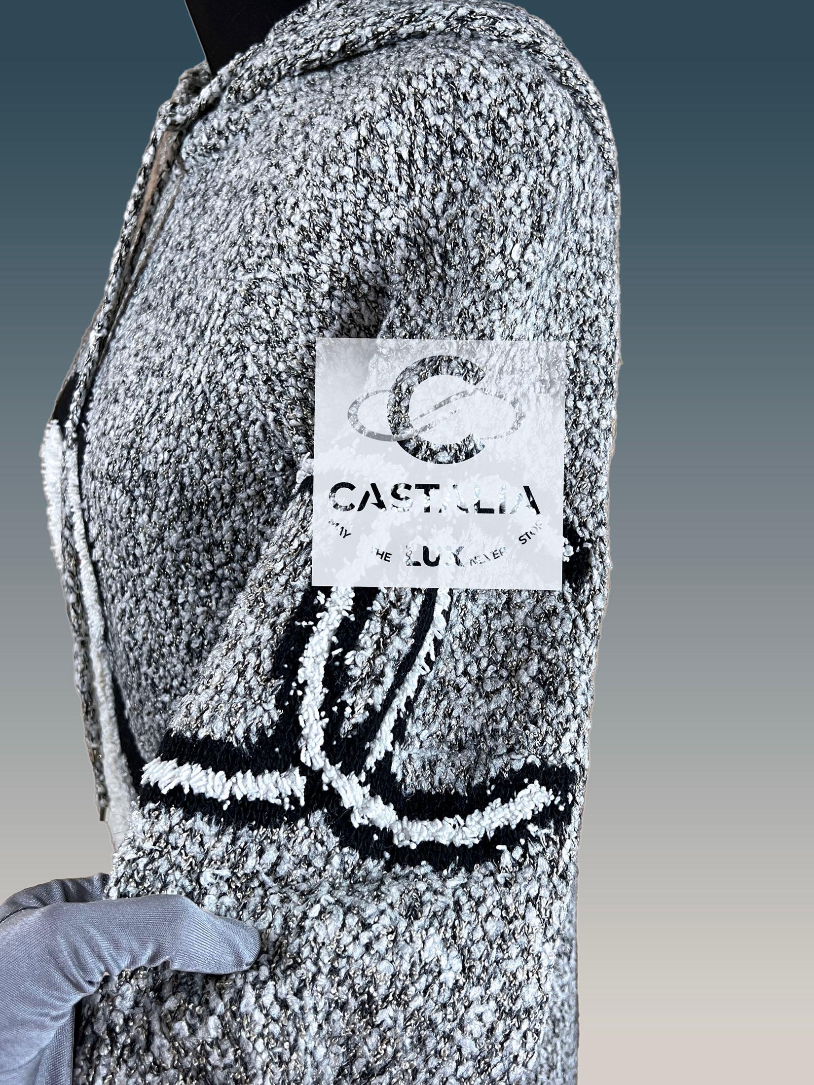 Chanel Sammler Trophäe Bouclé CC Pinguin Hoodie 42 FRu2028 im Angebot 4