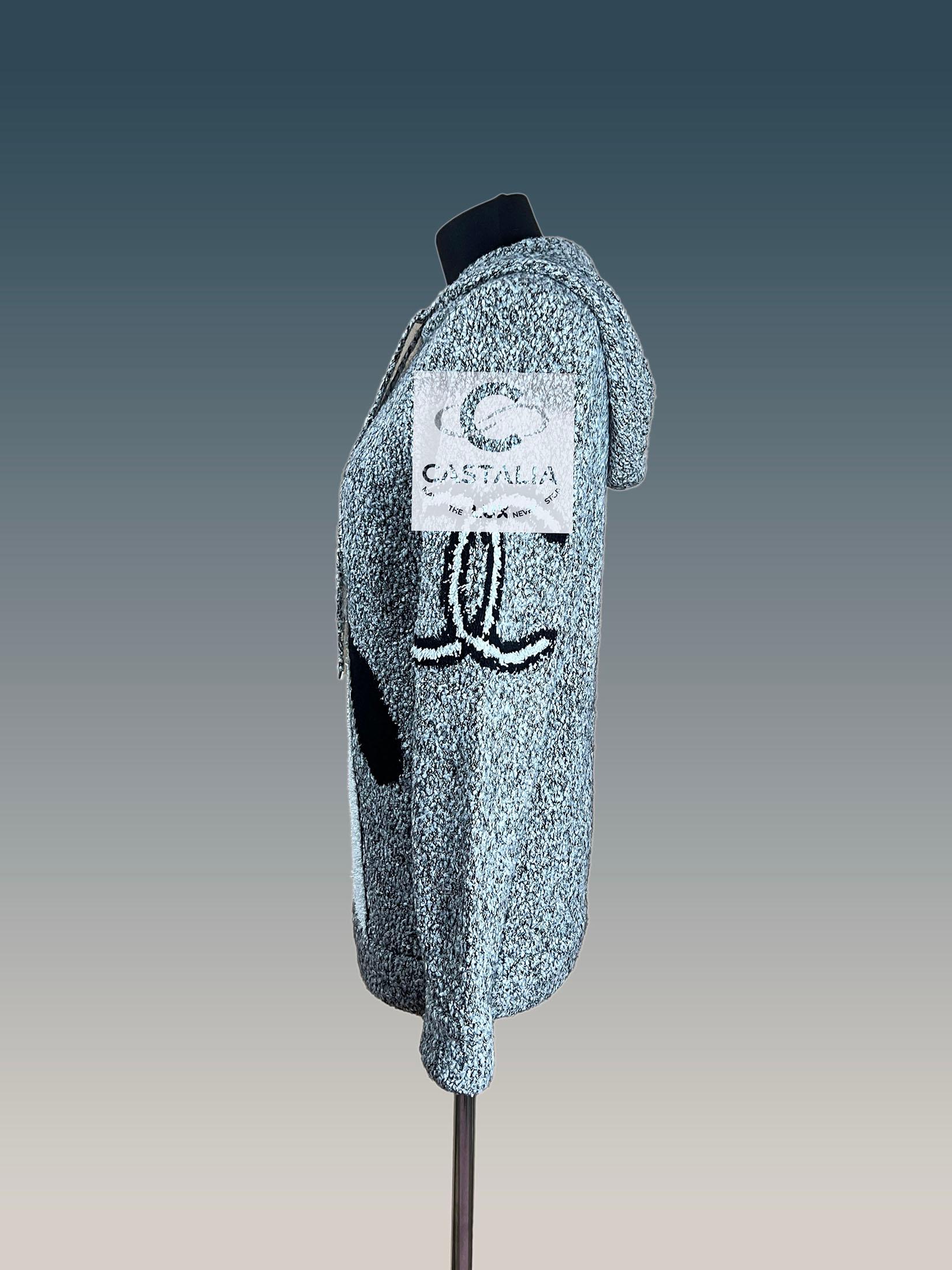 Chanel Sammler Trophäe Bouclé CC Pinguin Hoodie 42 FRu2028 im Angebot 9