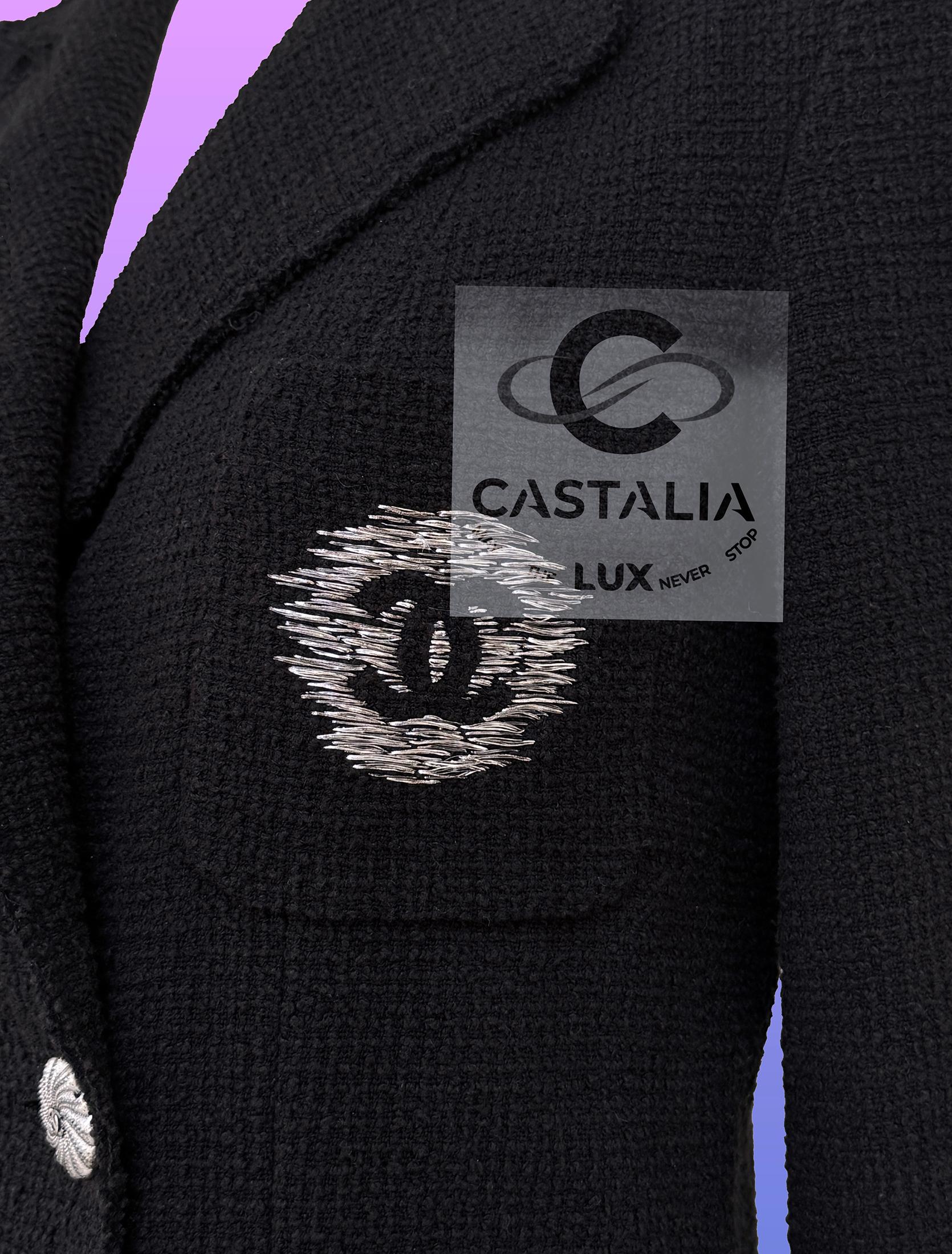 Giacca Chanel CC Logo Patch in tweed nero 36 FR in vendita 7
