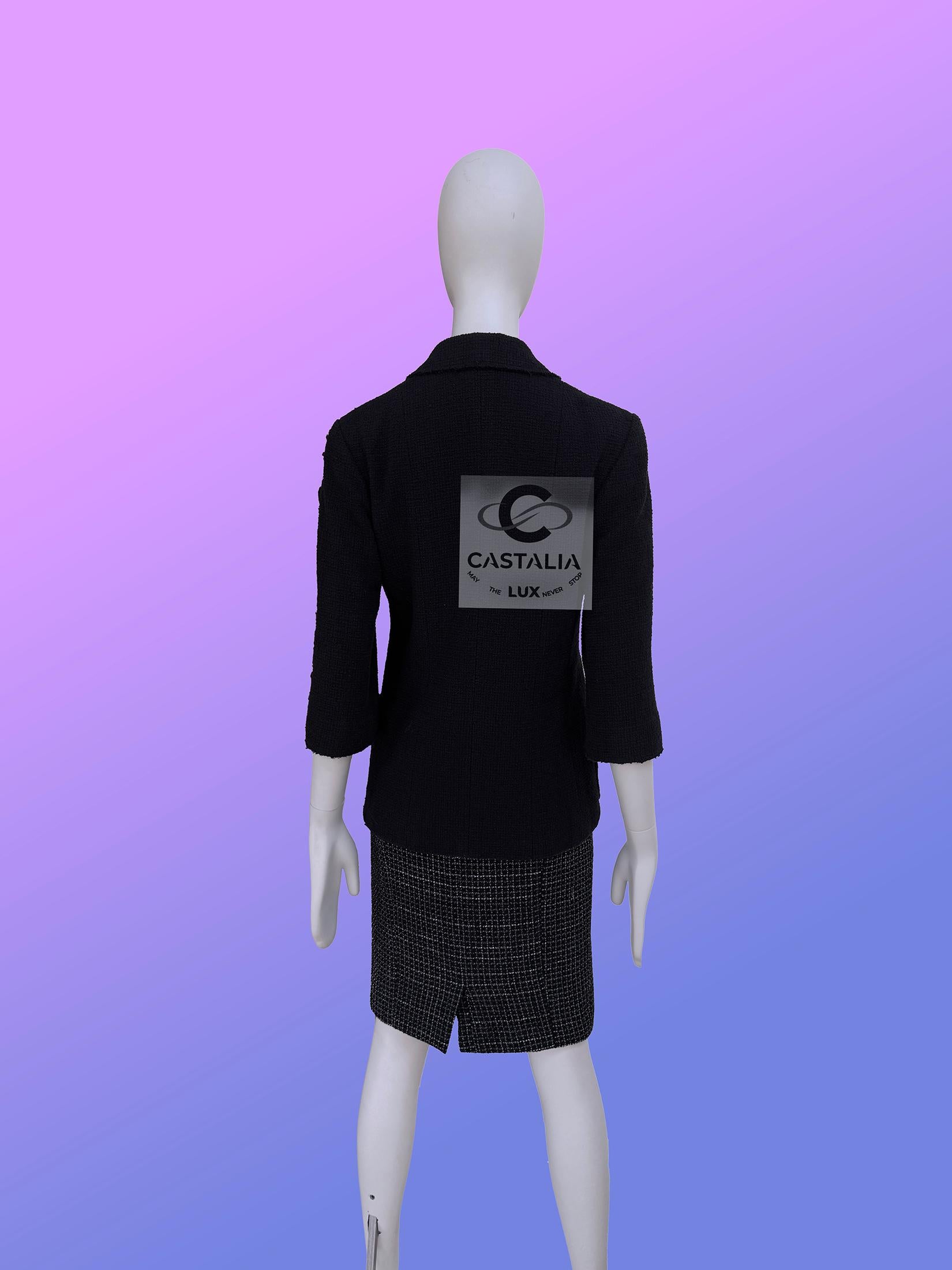 Giacca Chanel CC Logo Patch in tweed nero 36 FR in vendita 10