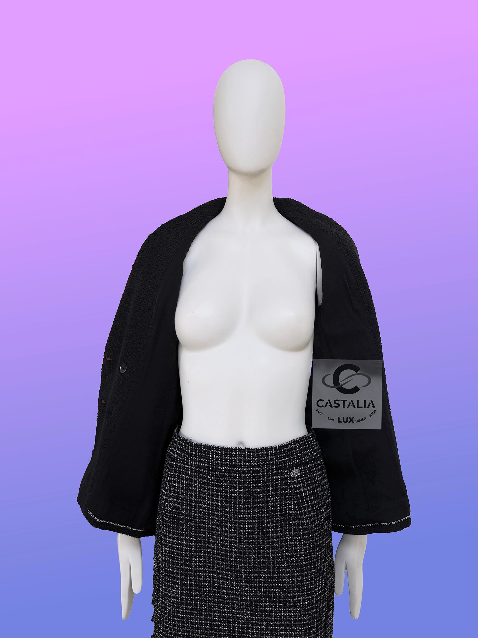 Giacca Chanel CC Logo Patch in tweed nero 36 FR in vendita 11