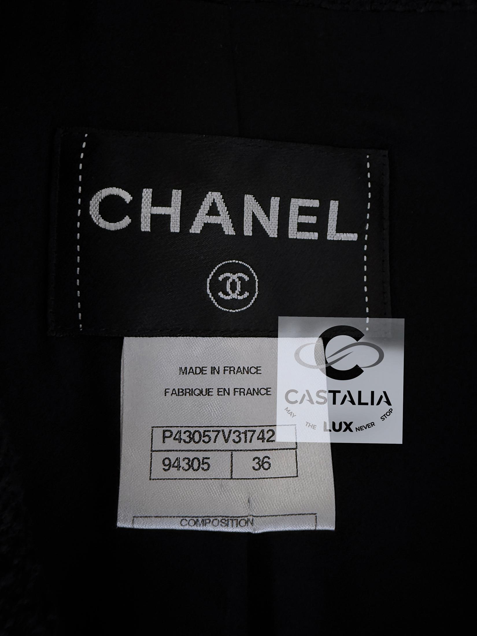 Giacca Chanel CC Logo Patch in tweed nero 36 FR in vendita 12