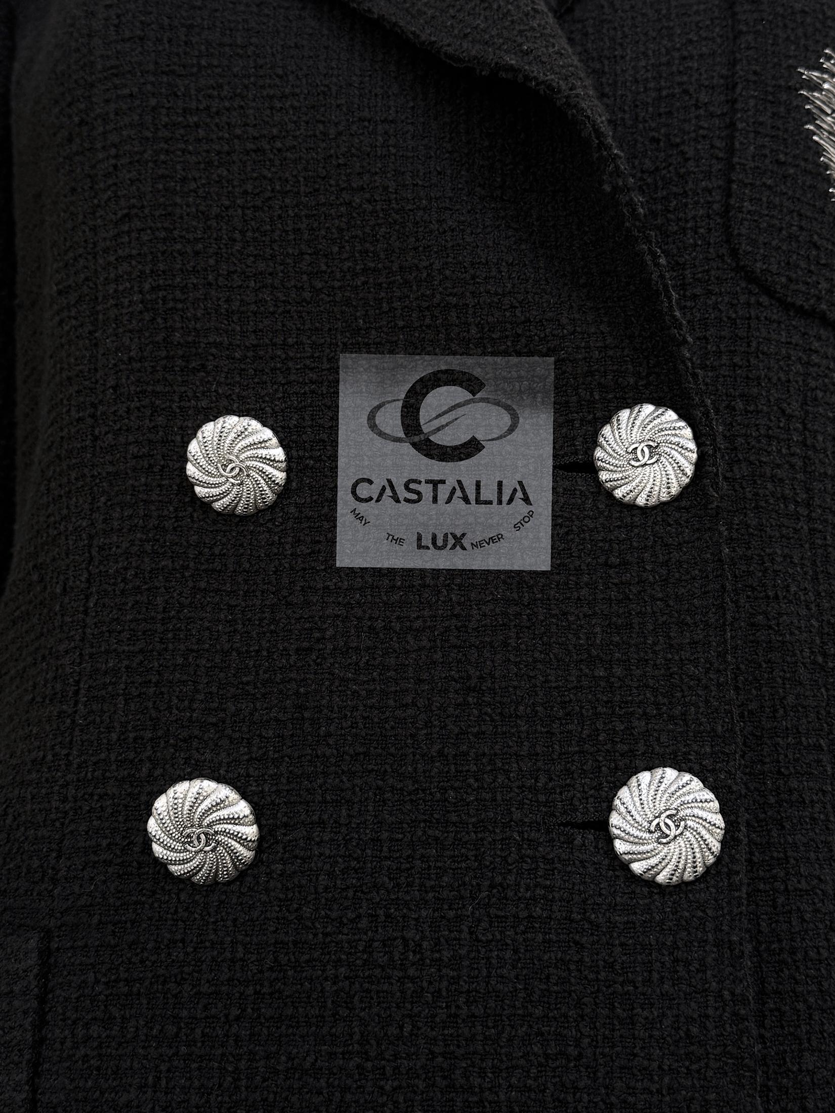 Giacca Chanel CC Logo Patch in tweed nero 36 FR in vendita 9