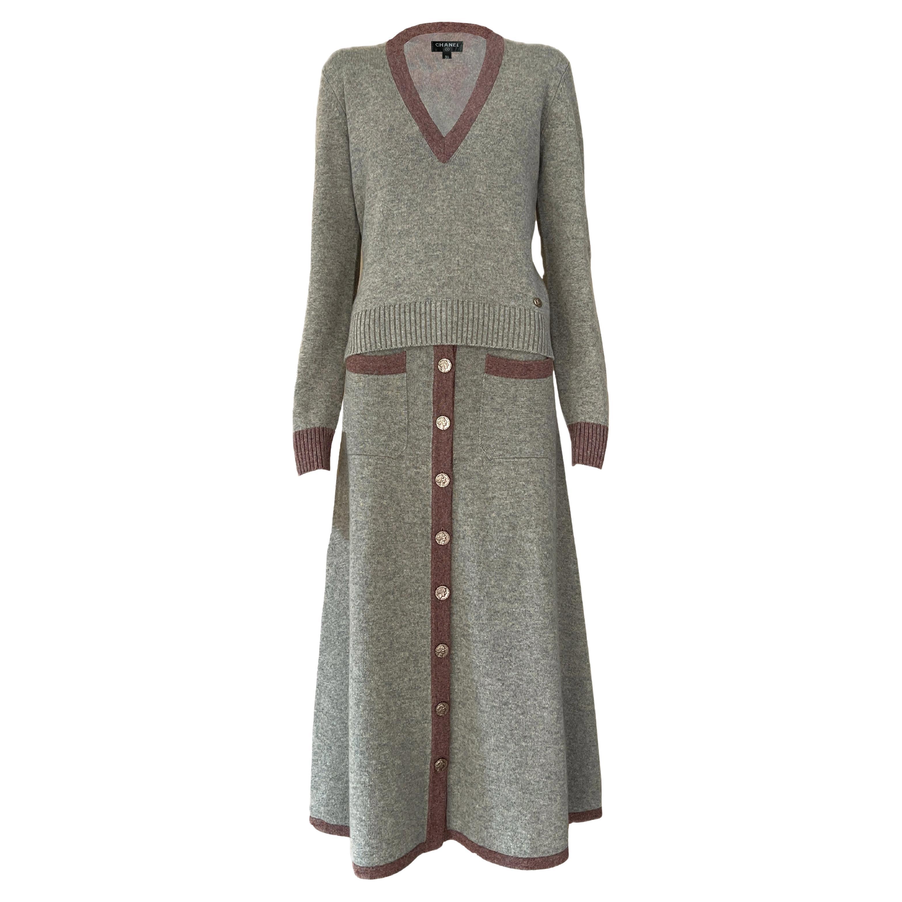 Chanel New Paris / Rome Beige Cashmere Lounge Suit 36 FR