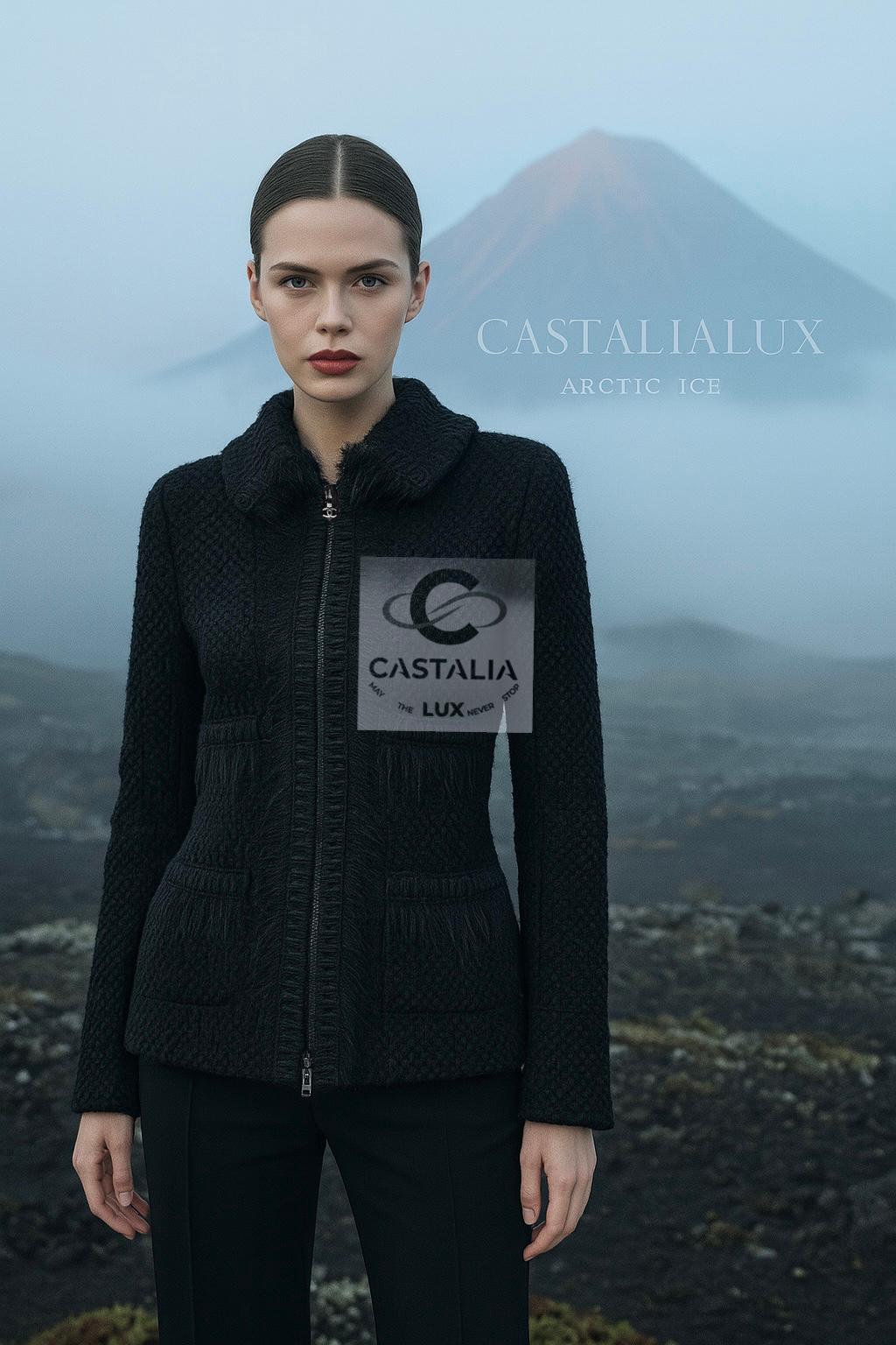 Nero Chanel Nuova Giacca Arctic Reverie in tweed nero 38 FR in vendita