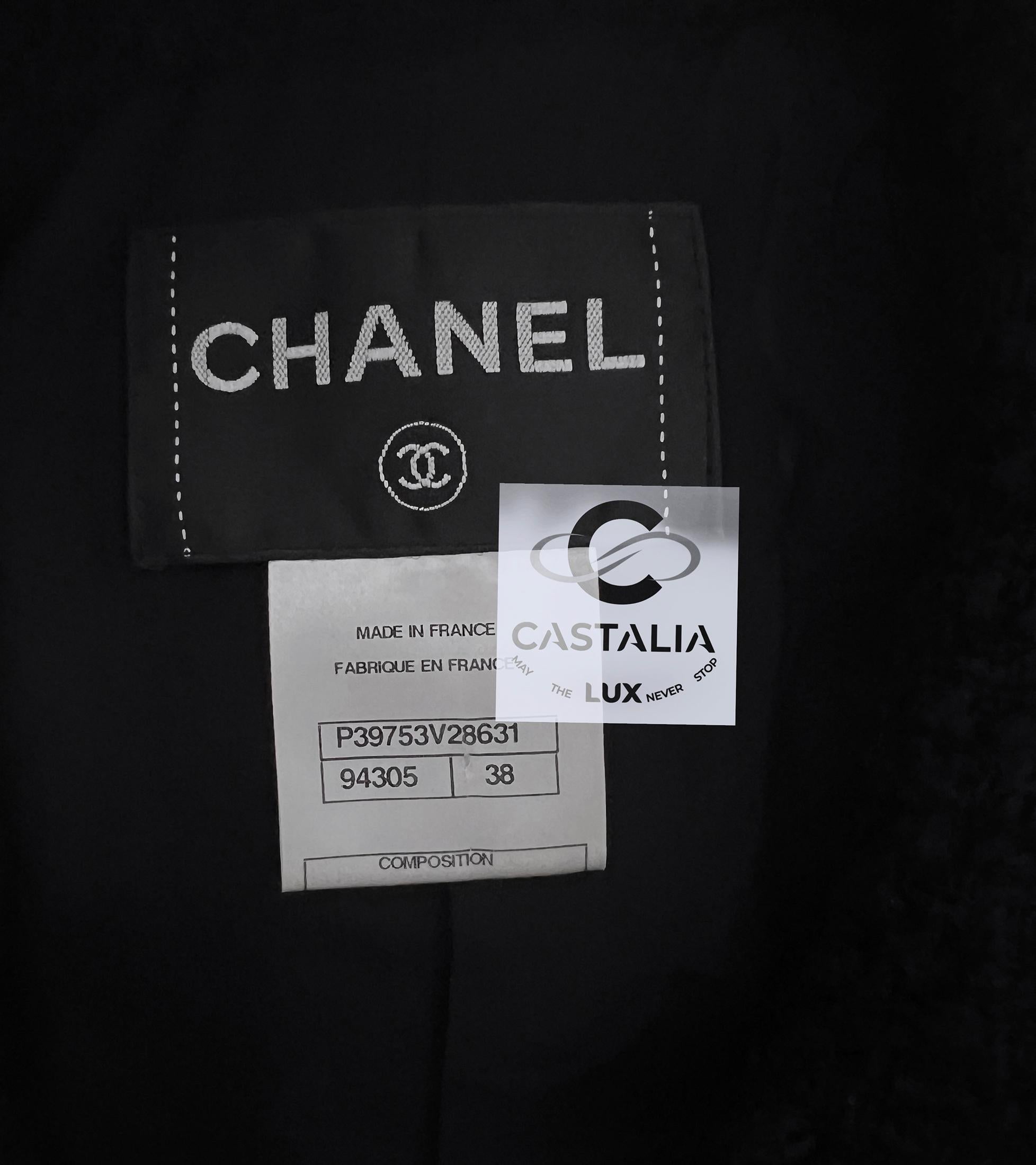 Chanel Nuova Giacca Arctic Reverie in tweed nero 38 FR in vendita 9