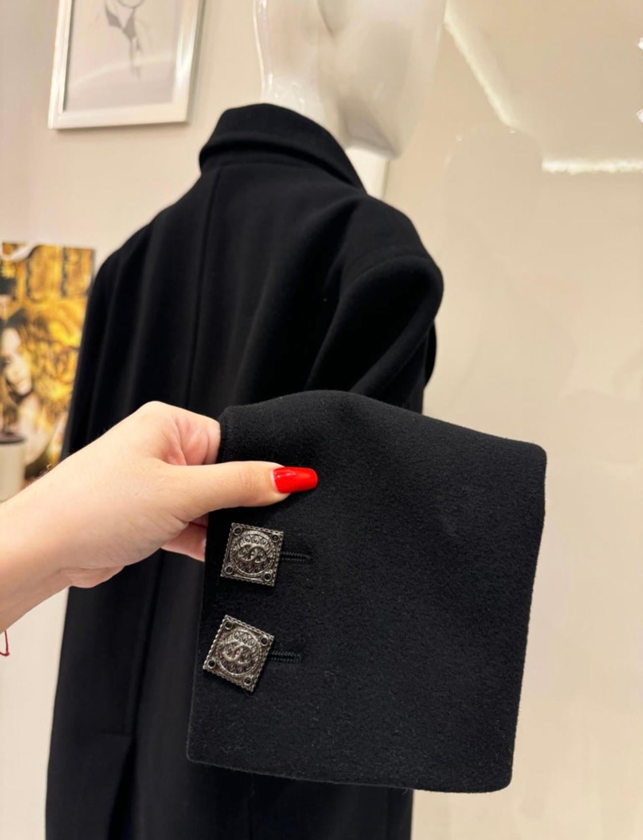 Chanel Paris / Giacca nera Byzance con bottoni Gripoix 34 FR in vendita 2