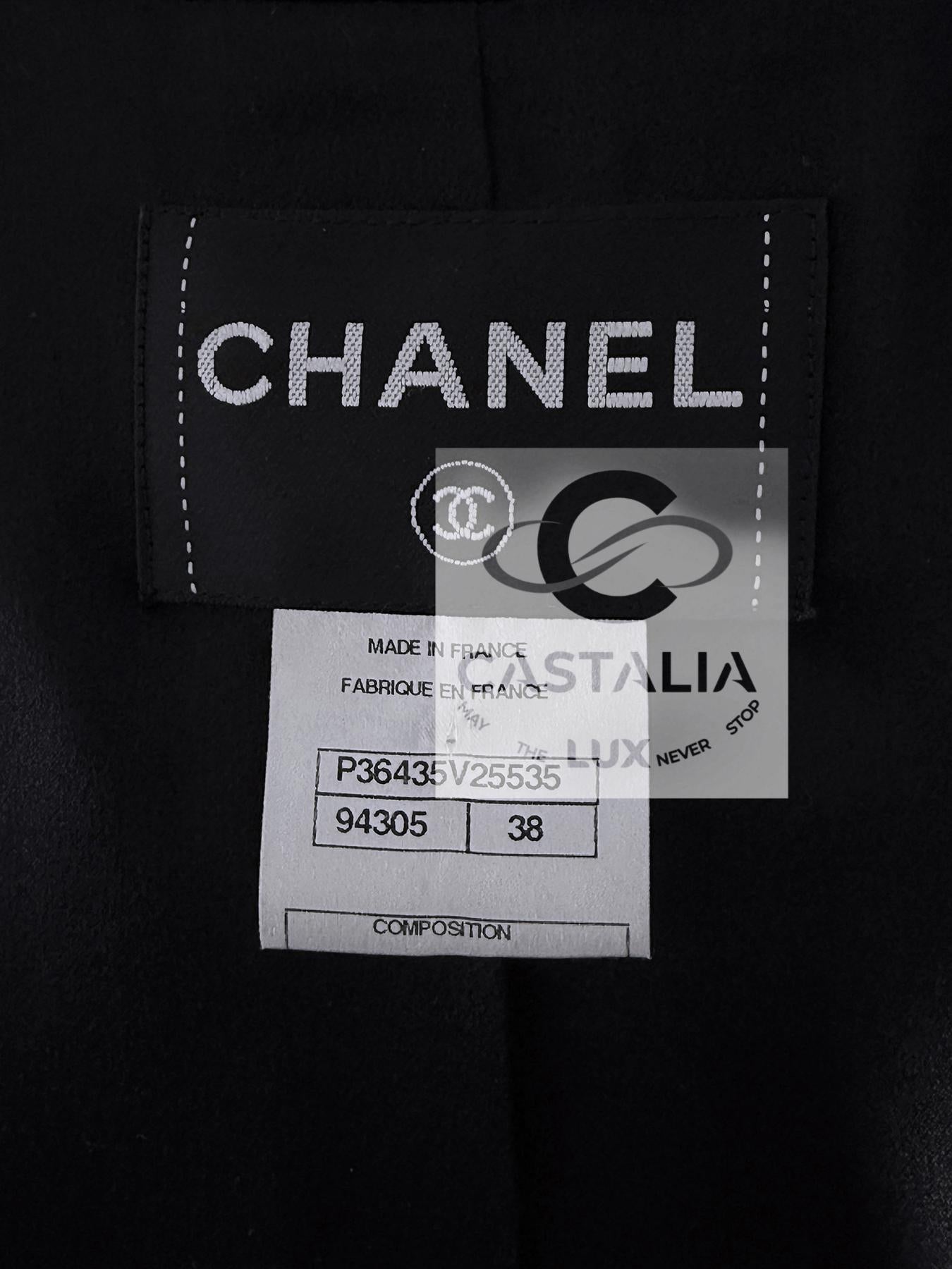 Trench Chanel New Black Tweed con bottoni CC Gripoix 38 FR in vendita 9