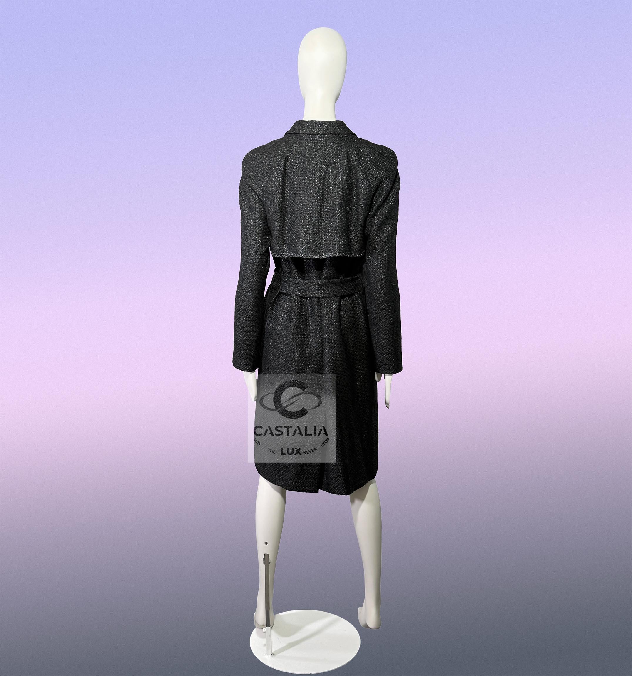 Trench Chanel New Black Tweed con bottoni CC Gripoix 38 FR in vendita 8