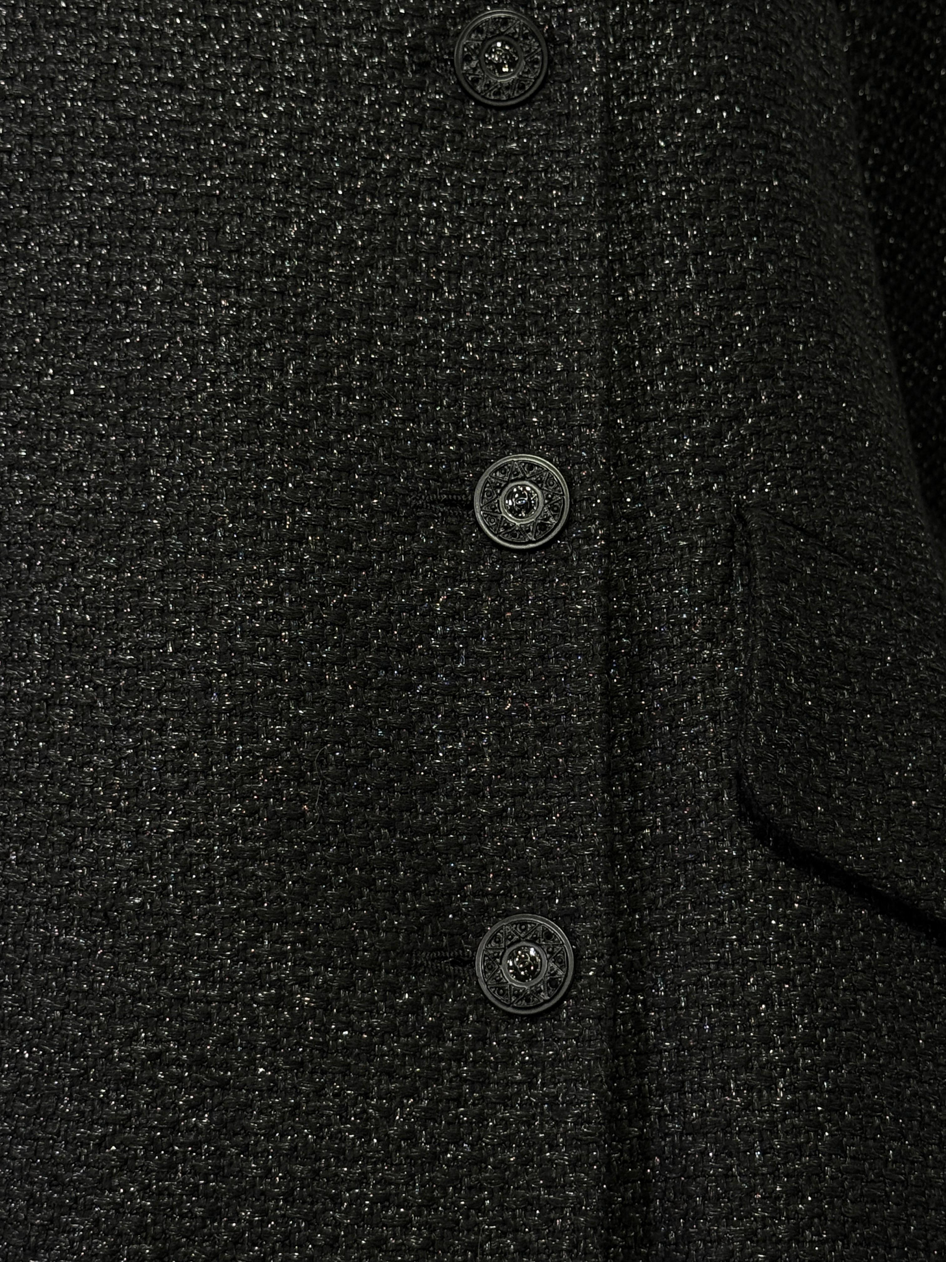 Trench Chanel New Black Tweed con bottoni CC Gripoix 38 FR in vendita 6