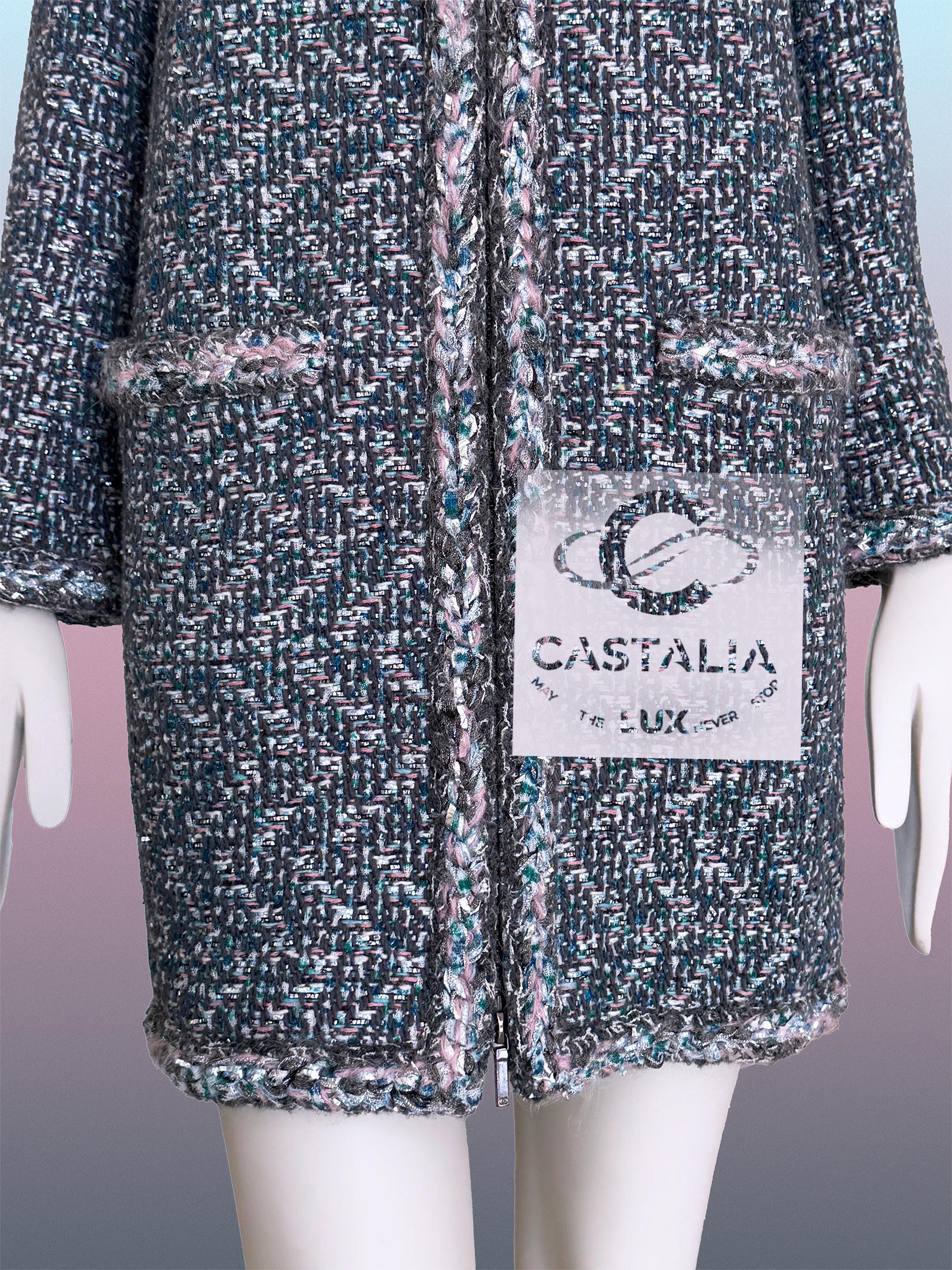 Chanel Supermarket Runway Cappotto in tweed iridescente 36 FR in vendita 8