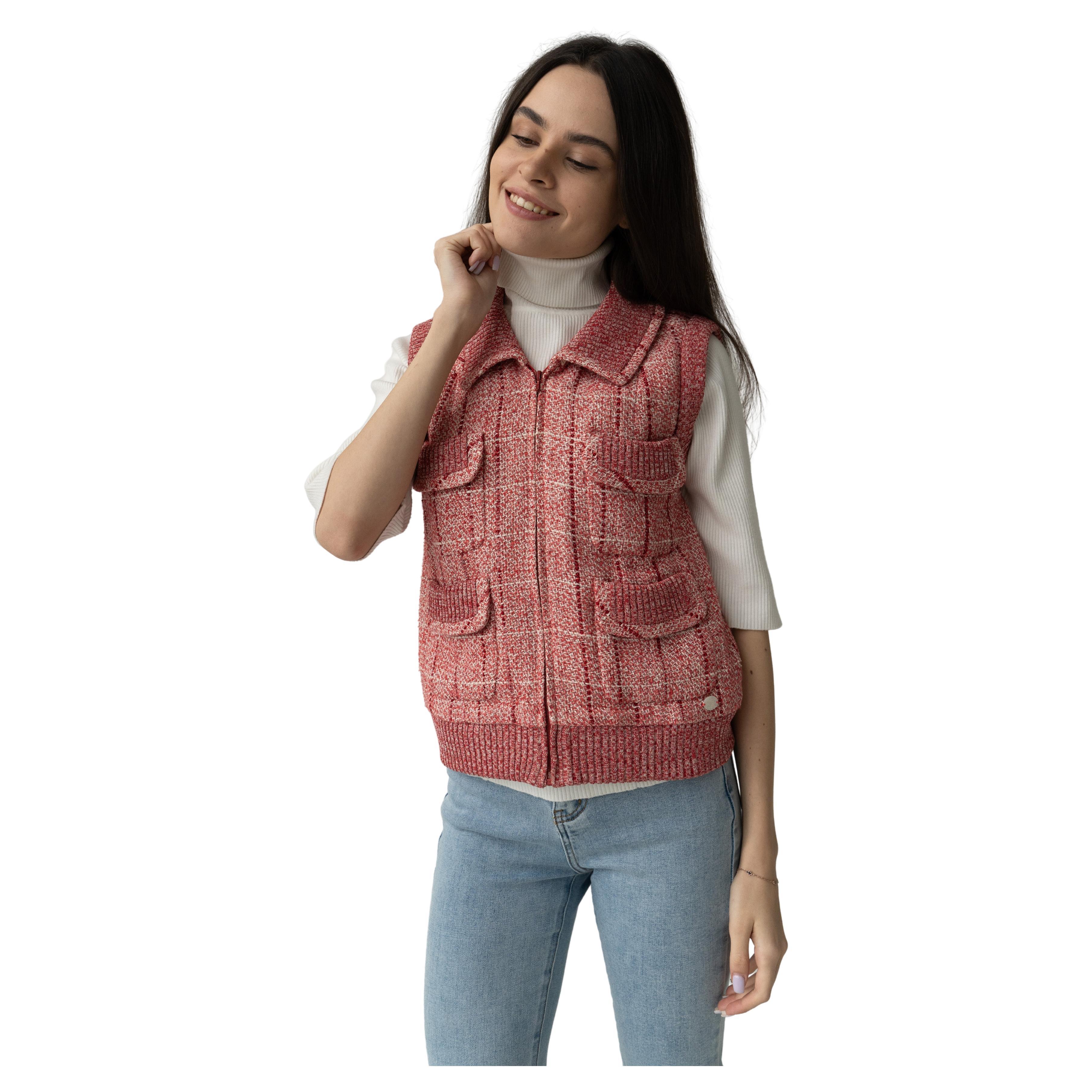 Rare! CHANEL & Karl Lagerfeld 01P Spring/Summer RTW 2001 red and white plaid seq For Sale
