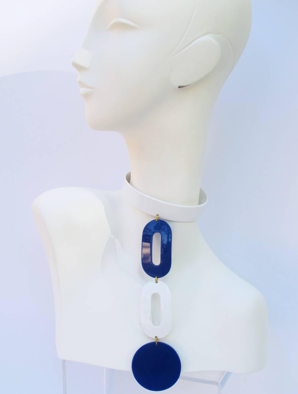 Rare French designer Andre Courreges geometric shaped, mod blue and white dog collar necklace. Space age choker features different sized linked cut-out plastic ovals and disc. Unsigned. Please note collar will fit small size neck.
Measurements: