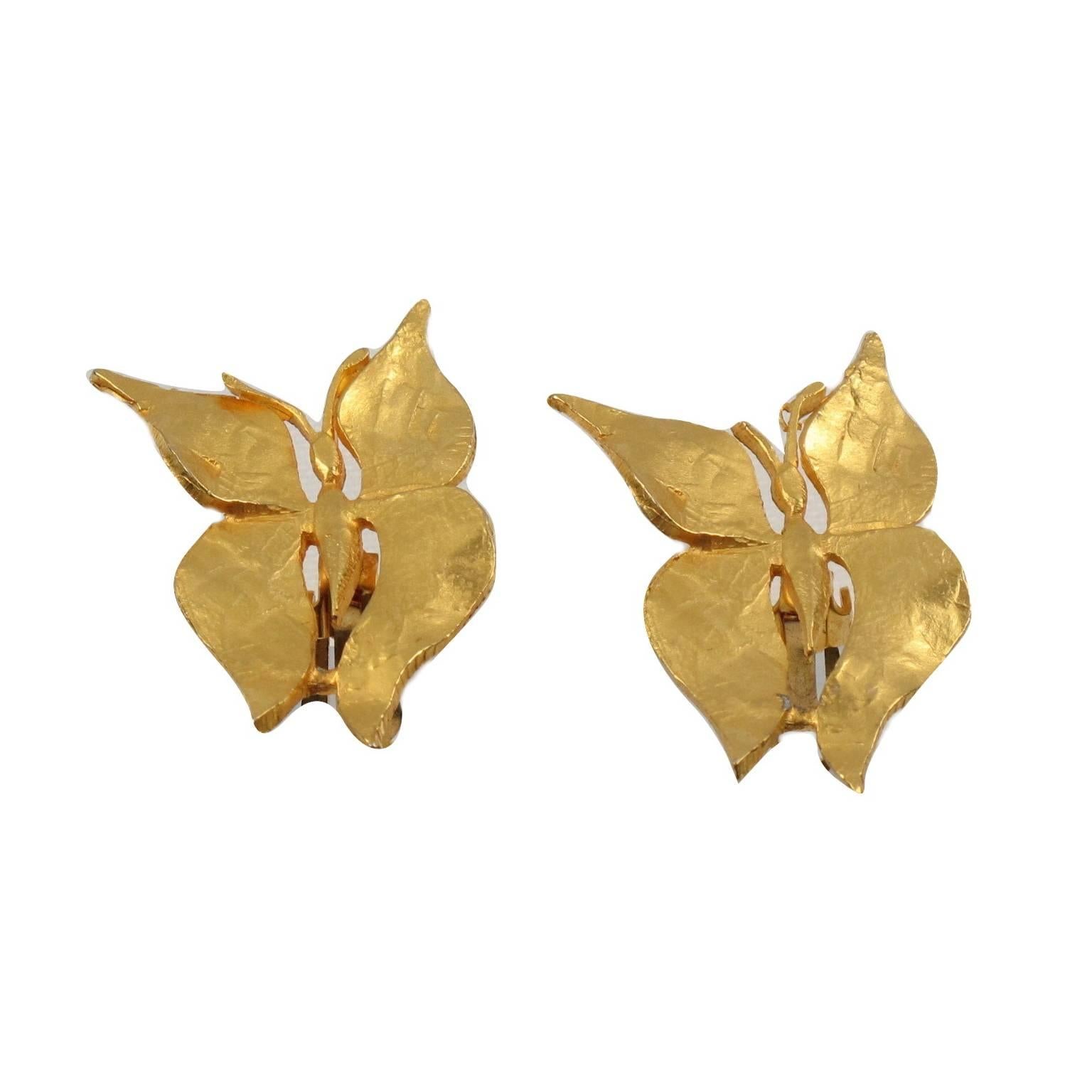 Edouard Rambaud Paris Signed Clip On Earrings Gilt Metal Butterfly In Excellent Condition In Atlanta, GA