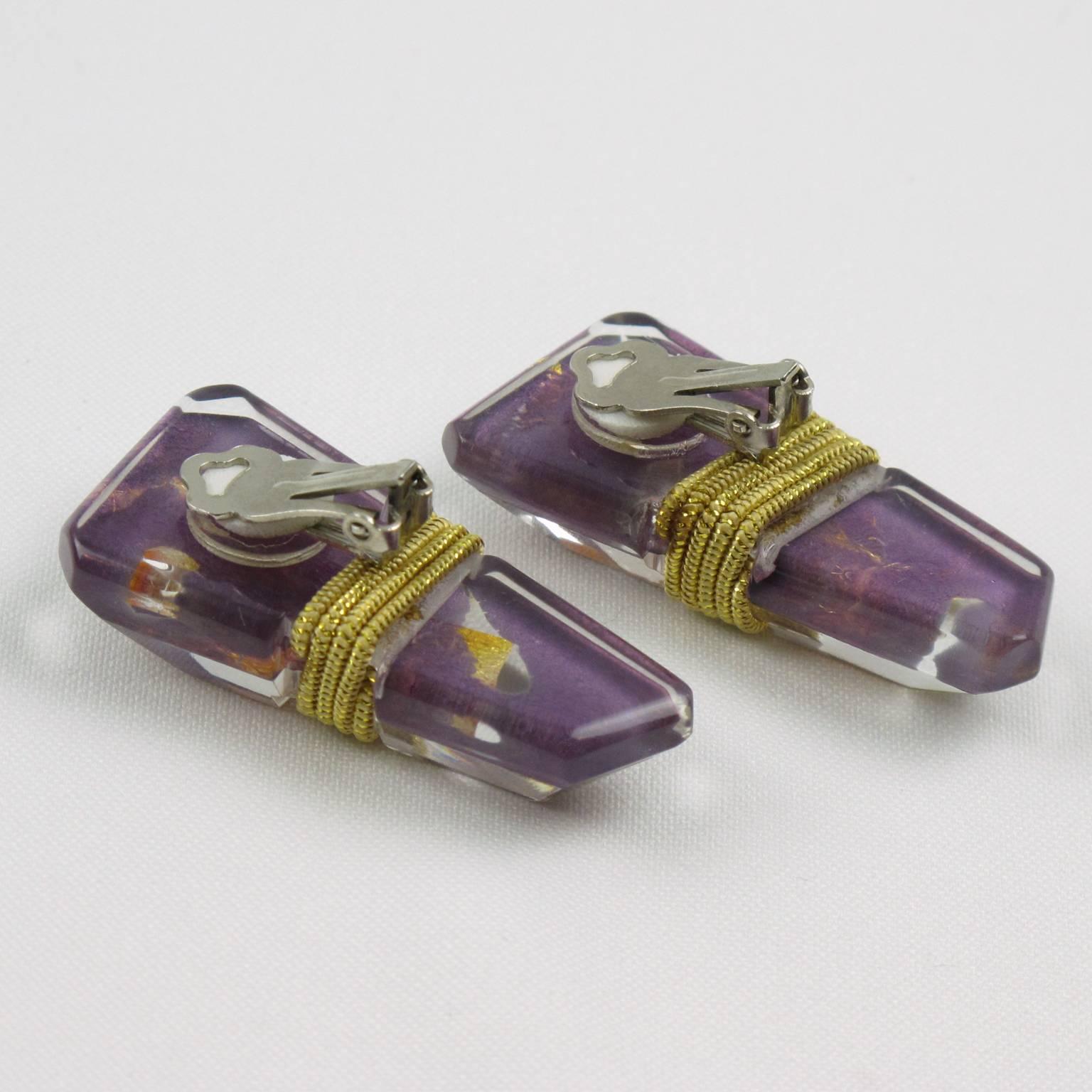 1980s Clear Lucite with Inclusions Oversized Clip-on Earrings by Vigneri In Excellent Condition In Atlanta, GA