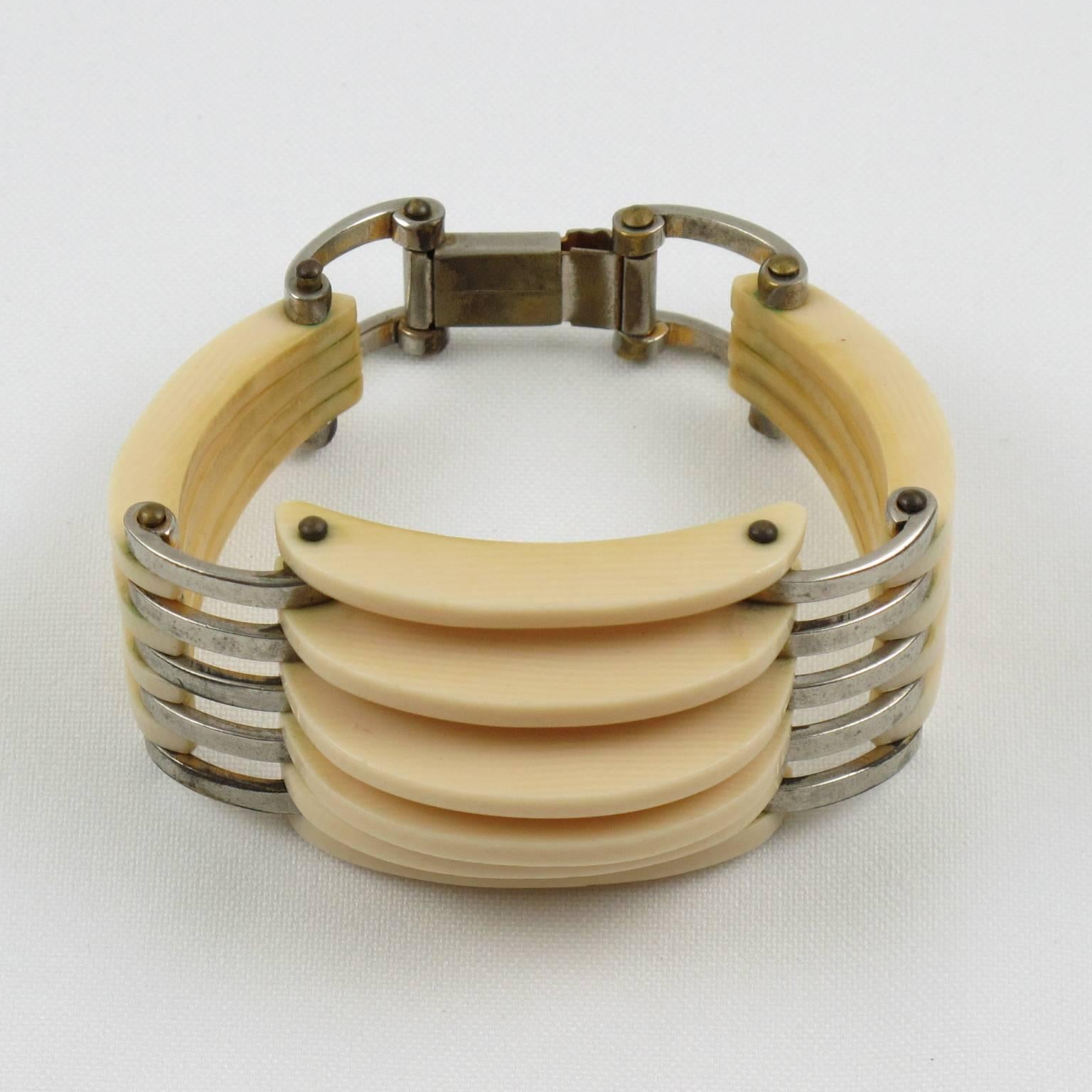 Sculptural French Art Deco White Galalith & Chrome Carved Grill Bracelet In Good Condition In Atlanta, GA