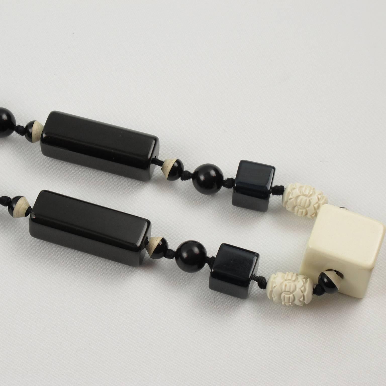 Bakelite Galalith Necklace Extra Long Shape Black & White Carved Beads In Excellent Condition In Atlanta, GA