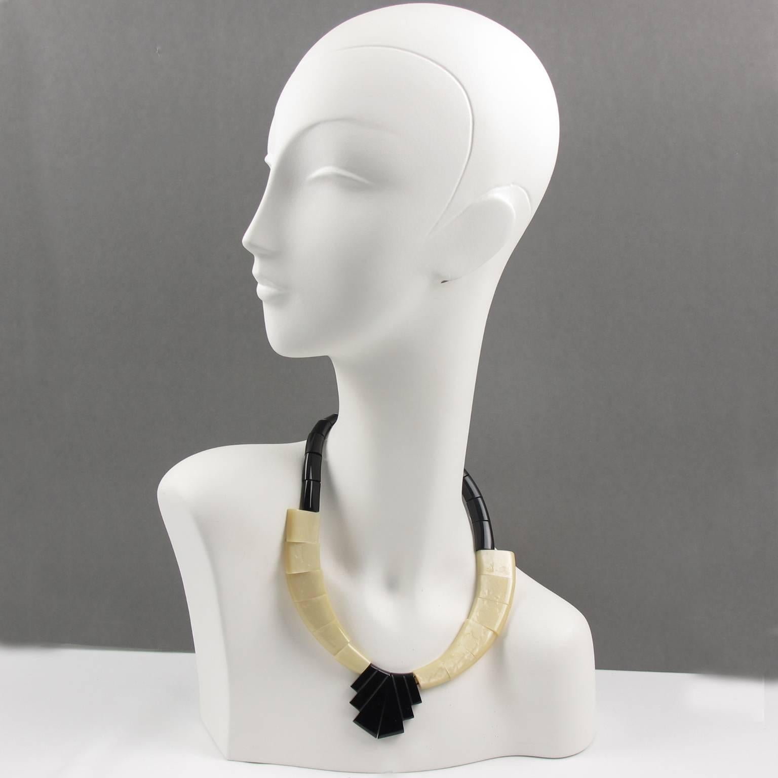Rare vintage AUGUSTE BONAZ France signed Art Deco Galalith* necklace. Superb geometric shape with black and moire off-white colors. Signature engraved at the back. Metal barrel screw closing clasp. Circa 1925s. Excellent vintage