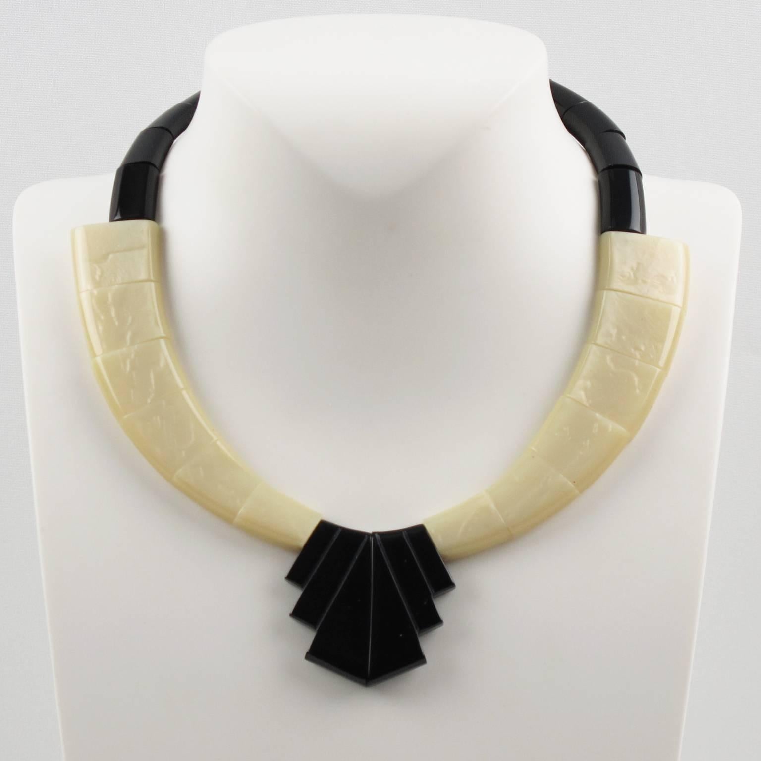 Seltene Art Deco Galalith Geometrische zweifarbige Halskette von Auguste Bonaz um 1925 (Art déco)
