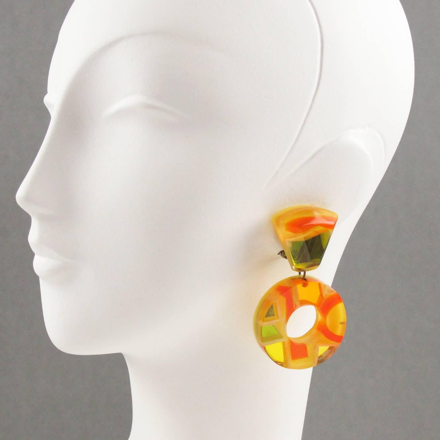 Dangle Loop Lucite Clip on Earrings by Harriet Bauknight for Kaso Sunny Colors In Excellent Condition In Atlanta, GA