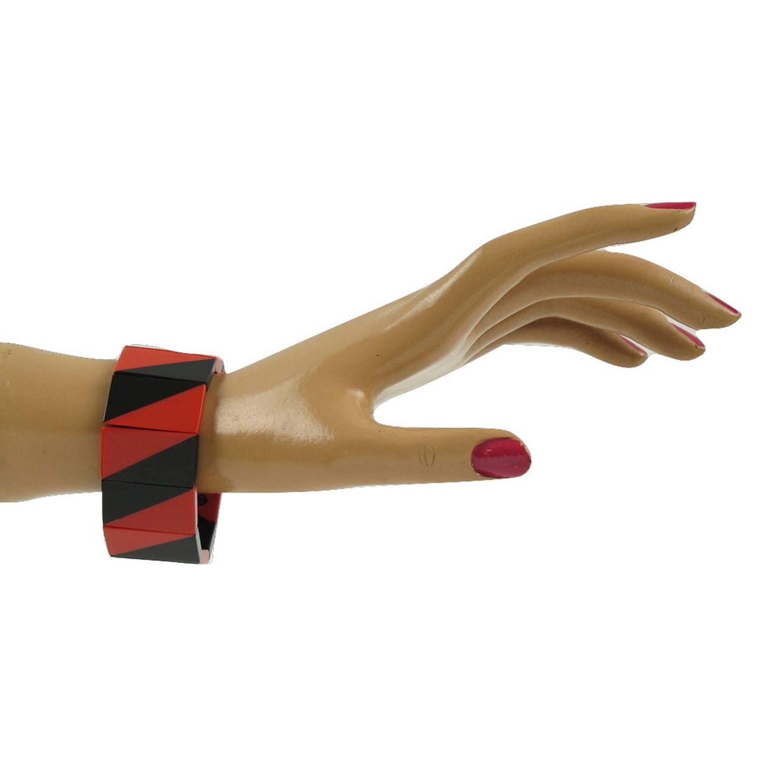 Women's or Men's Auguste Bonaz Rare Art Deco Galalith Stretch Bracelet black and red color