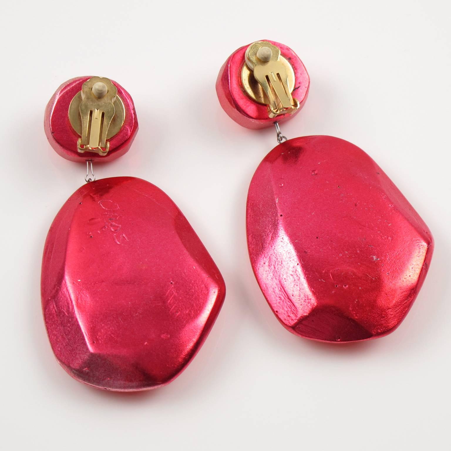 Mary Oros 1980s Rare Oversized Cast Resin Drop Clip On Earrings In Good Condition In Atlanta, GA
