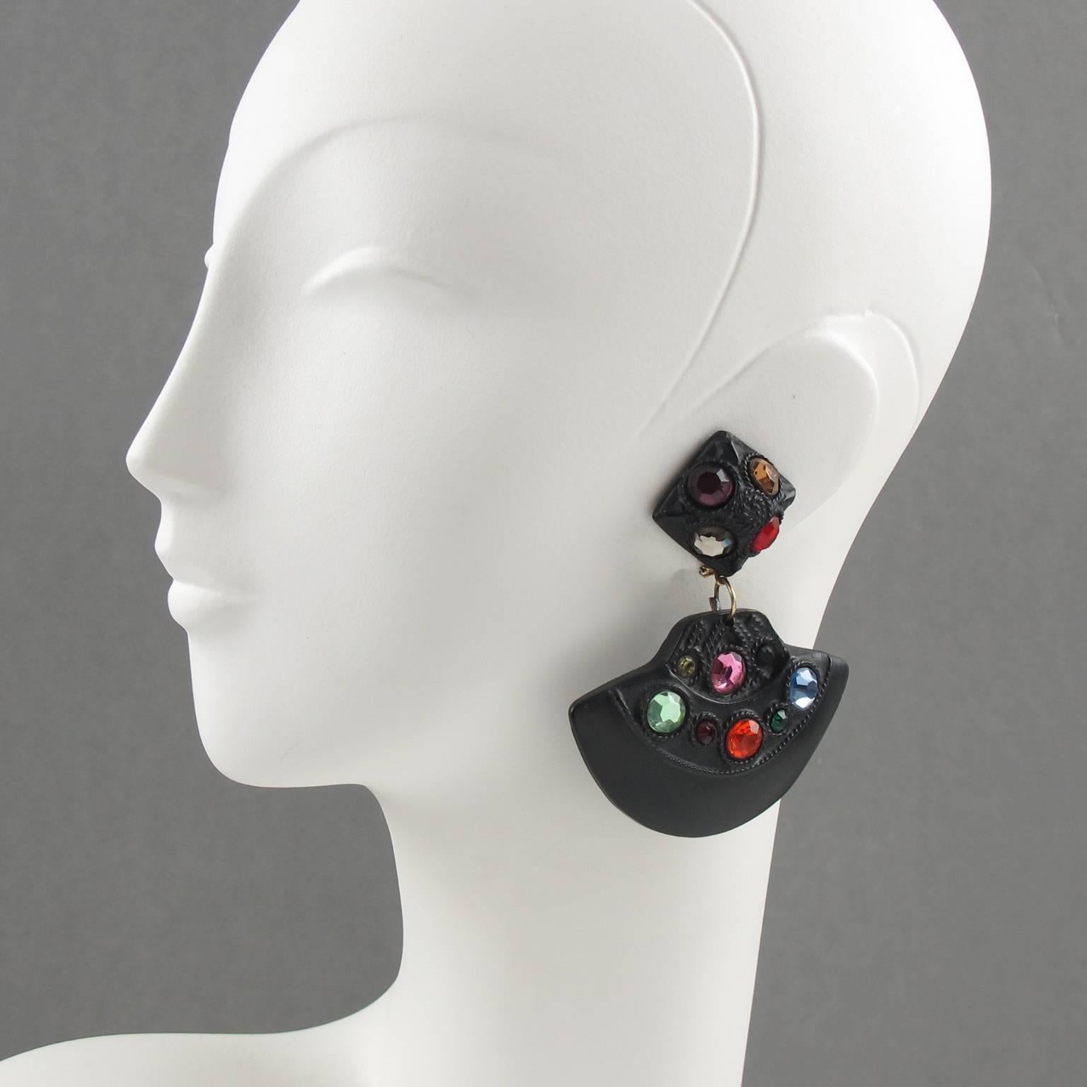 Elegant vintage KALINGER Paris large clip-on earrings. Oversized dangling shape featuring fan design. Black carved resin  with textured pattern topped with multicolor faceted rhinestones. This piece is typical of this French designer 80’s style.