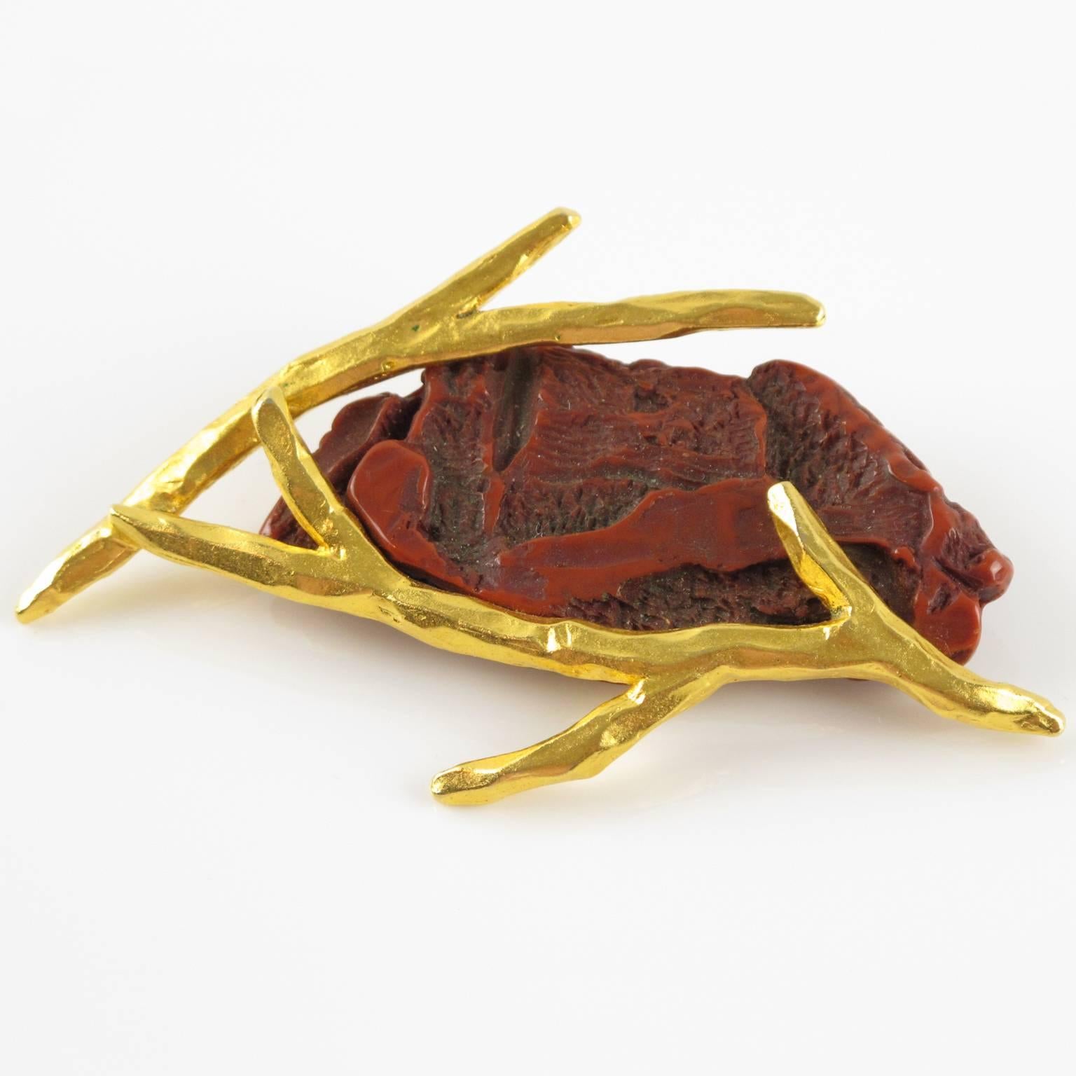 Rare to find vintage French Designer Emmanuelle Khanh Paris signed 1980s modernist Brooch Pin. Gilt metal all textured in a brutalist shape topped with elegantly raw dark red resin. Security closing clasp. Engraved signature logo at the back.