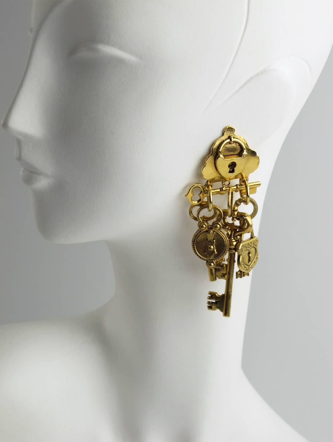 Vintage 1980s rare Zoe Coste Paris gilt metal dramatic dangling clip on earrings. Huge earrings featuring old keys and locks by famous French designer Zoe Coste, creator of Reminiscence brand. Excellent vintage condition.

Measurements: 4.12 in.