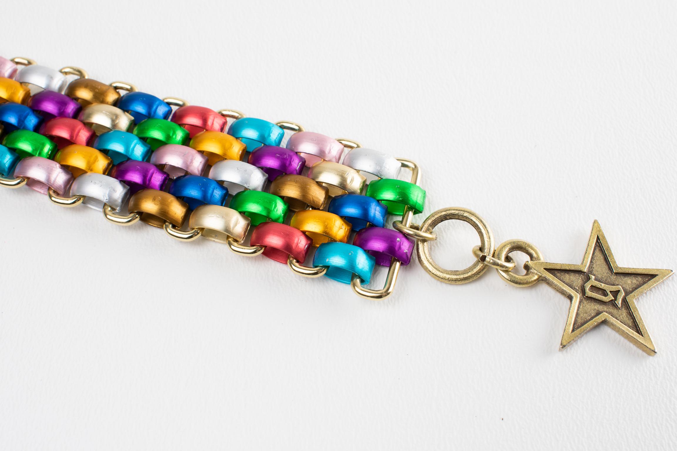 John Galliano Bracciale a Maglie in Alluminio Multicolore in vendita 3