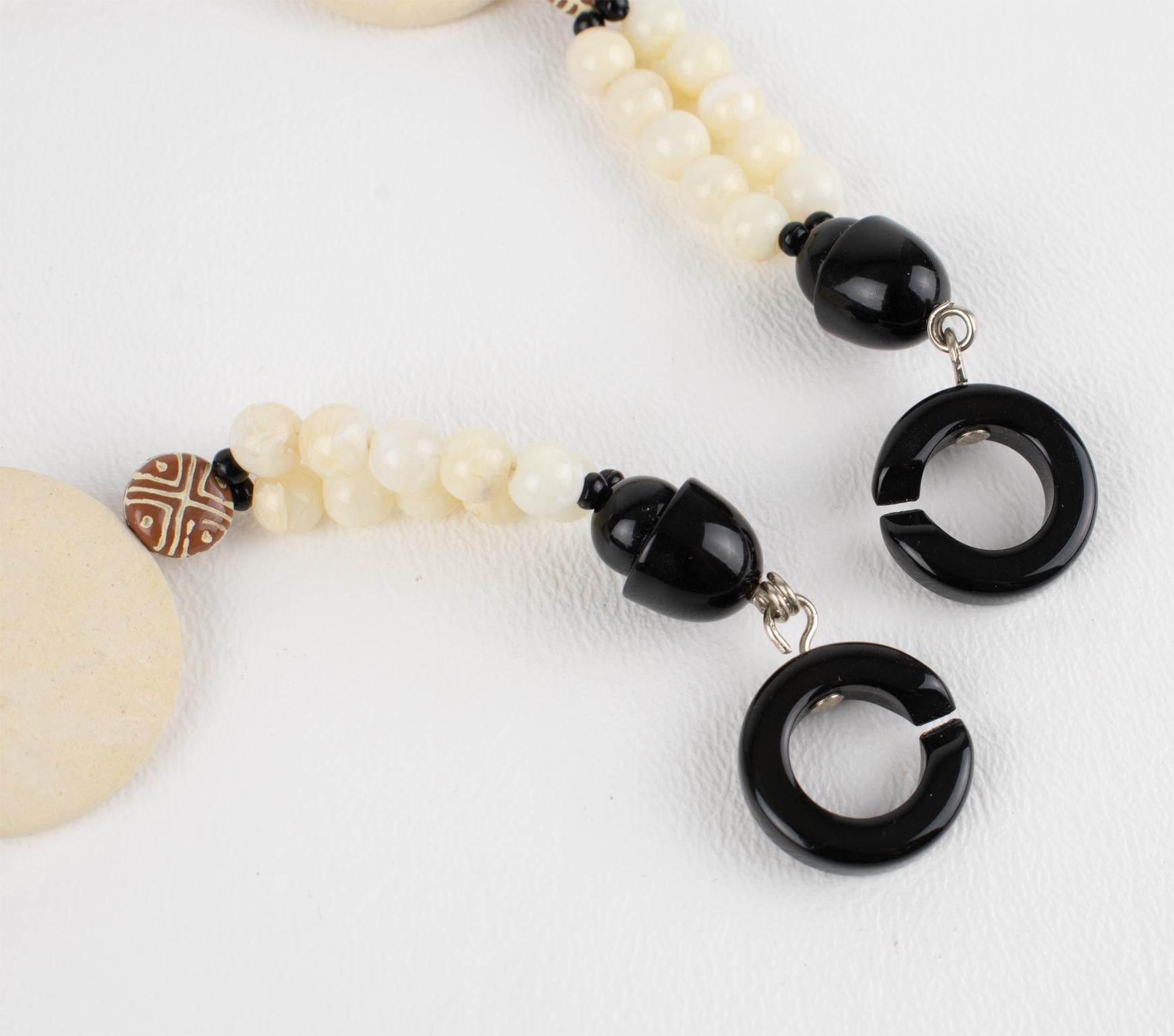 Angela Caputi Collier ras du cou moderniste Design/One en résine à l'aspect travertin en vente 5