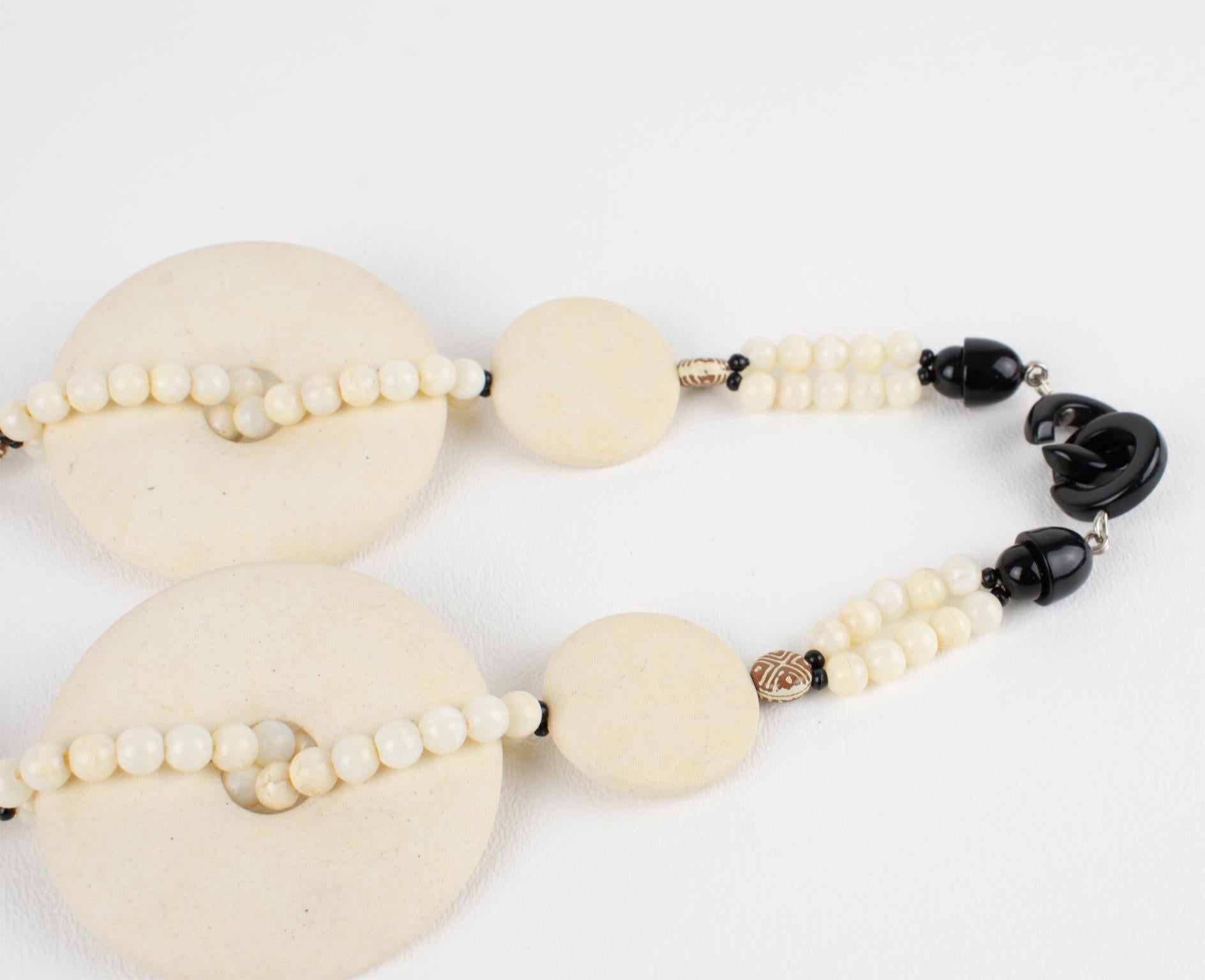 Angela Caputi Collier ras du cou moderniste Design/One en résine à l'aspect travertin en vente 4