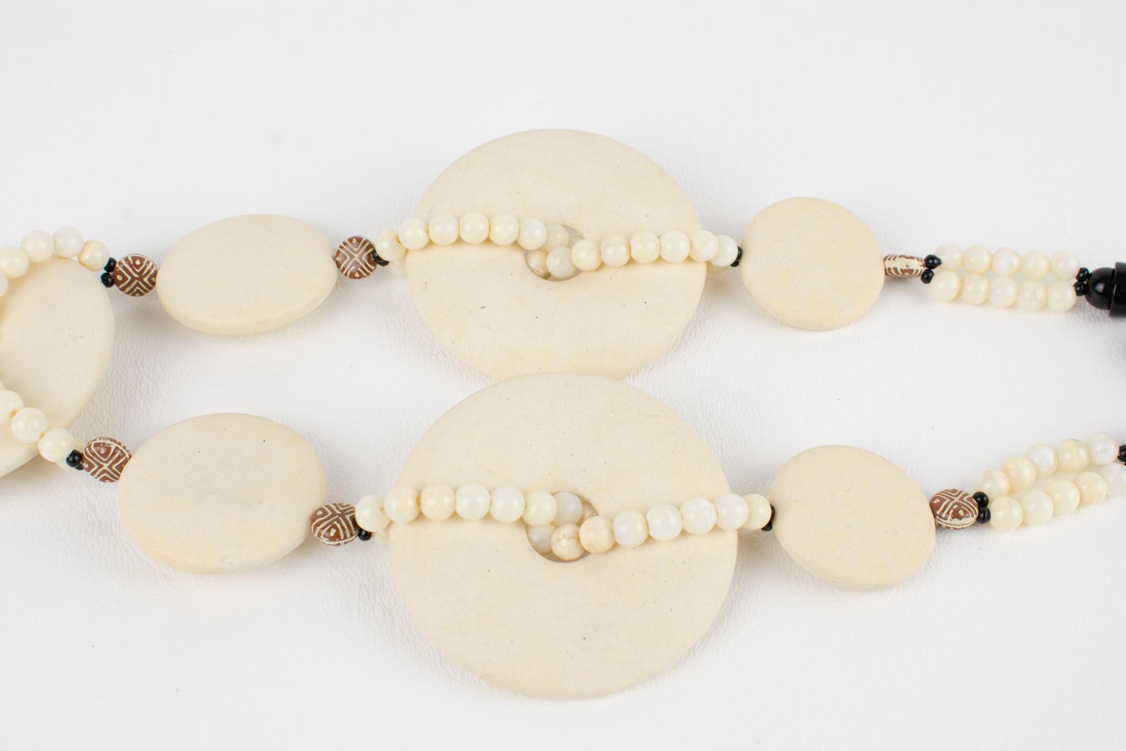 Angela Caputi Collier ras du cou moderniste Design/One en résine à l'aspect travertin en vente 3