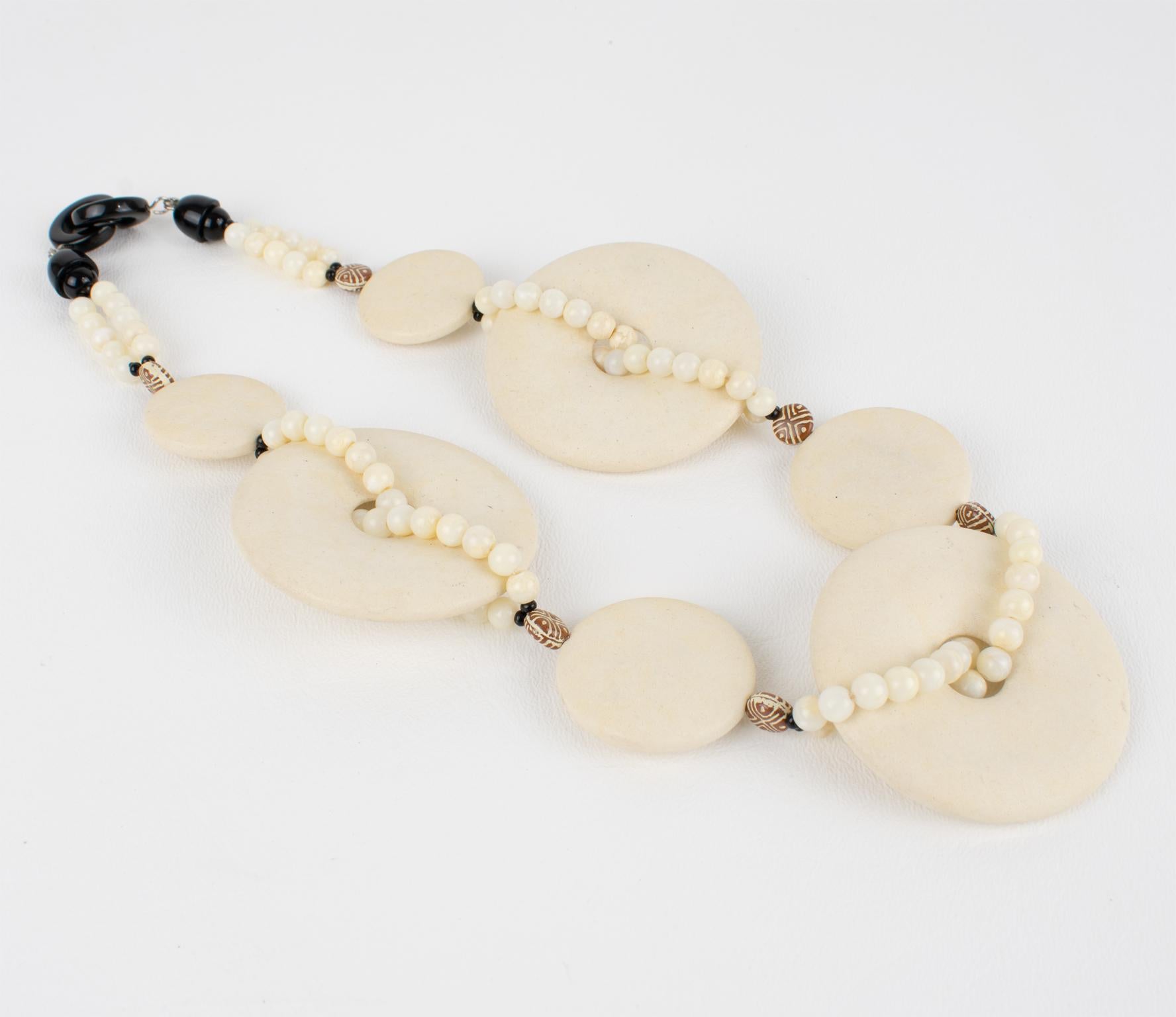 Angela Caputi Collier ras du cou moderniste Design/One en résine à l'aspect travertin Unisexe en vente