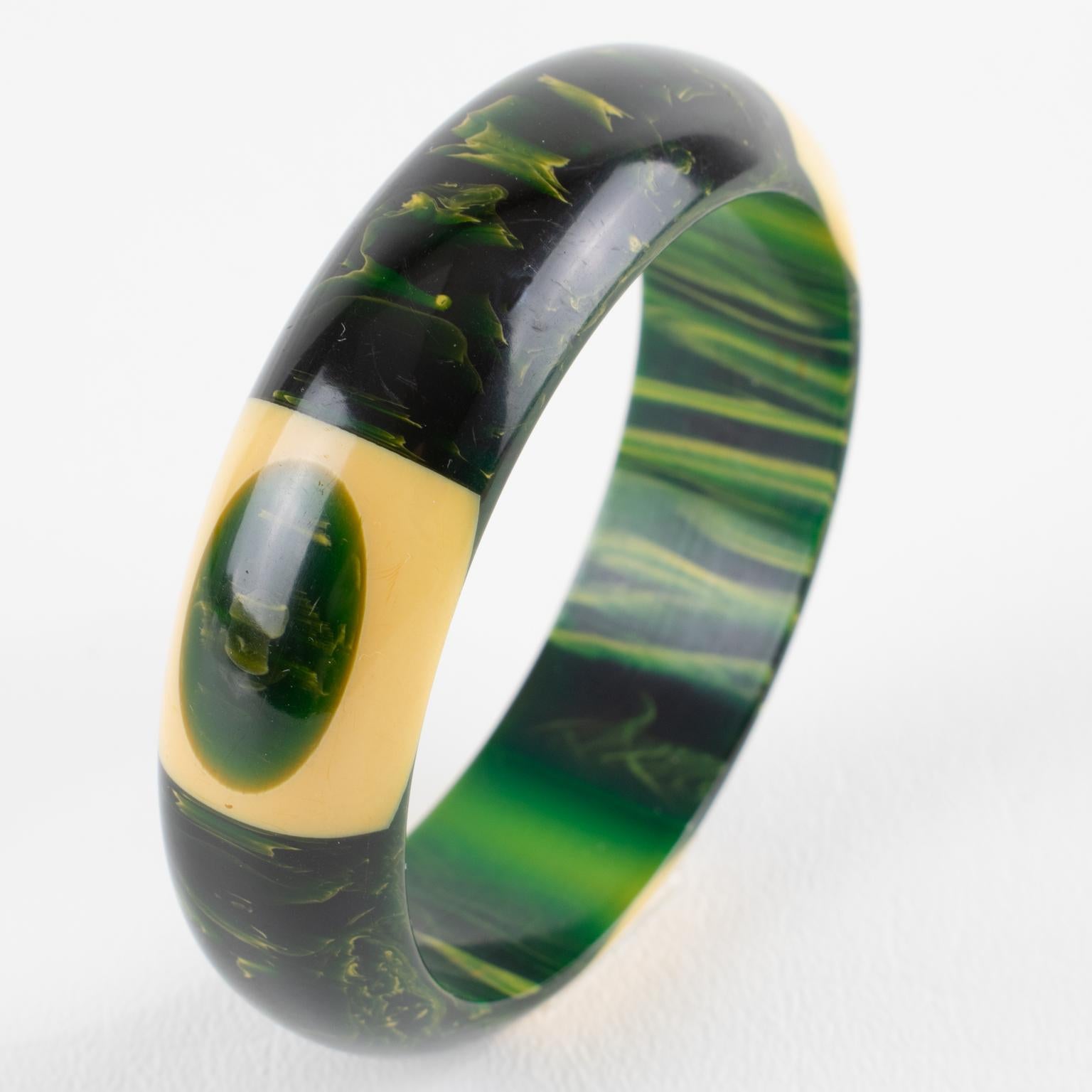 Belle Kogan Bakelite Bracelet Bangle with Laminated Elongated Dots (bracelet en bakélite avec des points allongés laminés) en vente 1