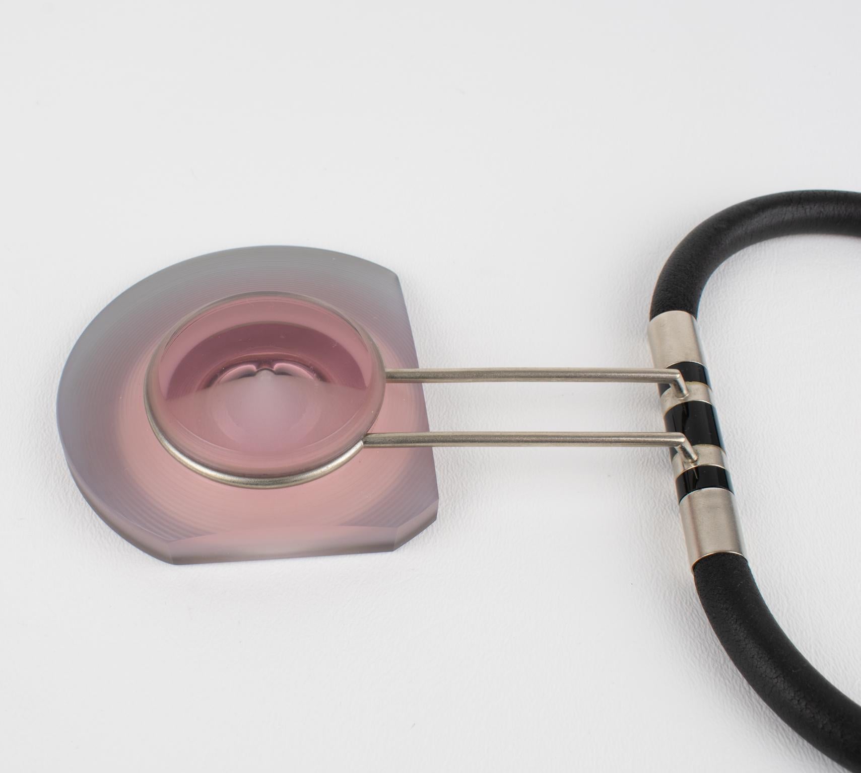 Studio italiano di design pezzo unico Avant Garde Collana in gomma e acrilico in vendita 2