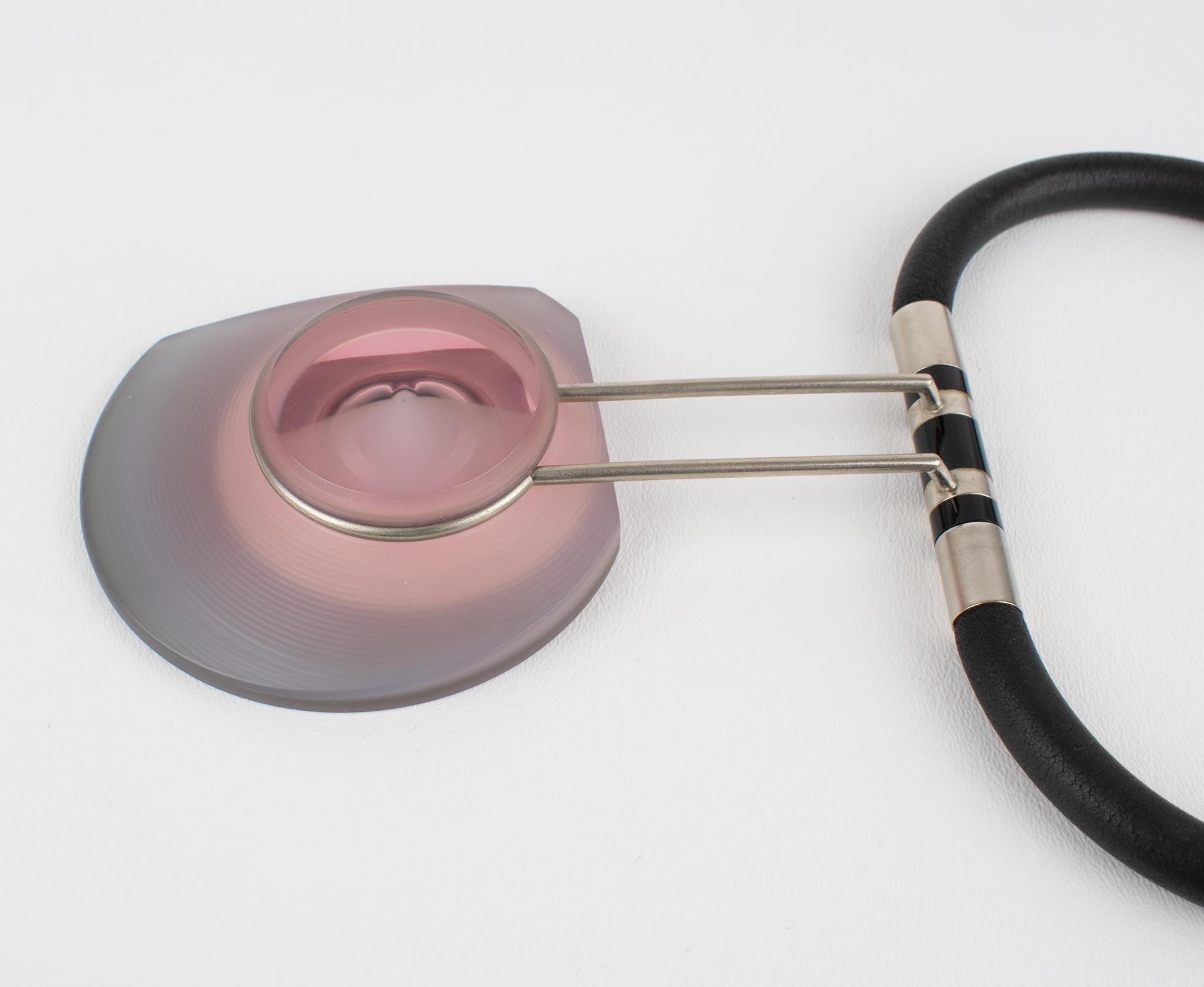 Studio italiano di design pezzo unico Avant Garde Collana in gomma e acrilico in vendita 3