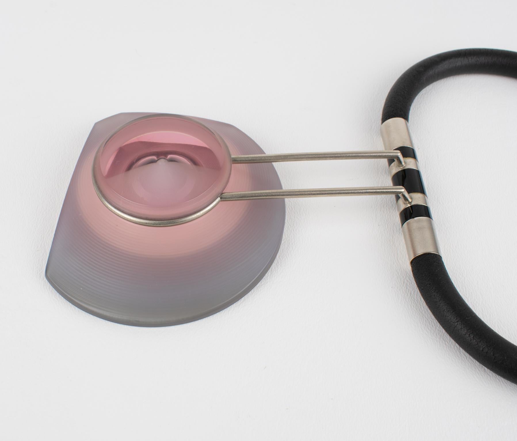 Studio italiano di design pezzo unico Avant Garde Collana in gomma e acrilico in vendita 4