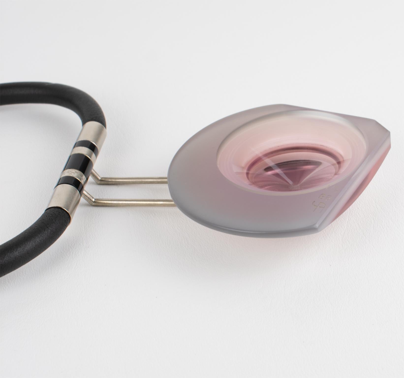 Studio italiano di design pezzo unico Avant Garde Collana in gomma e acrilico in vendita 9