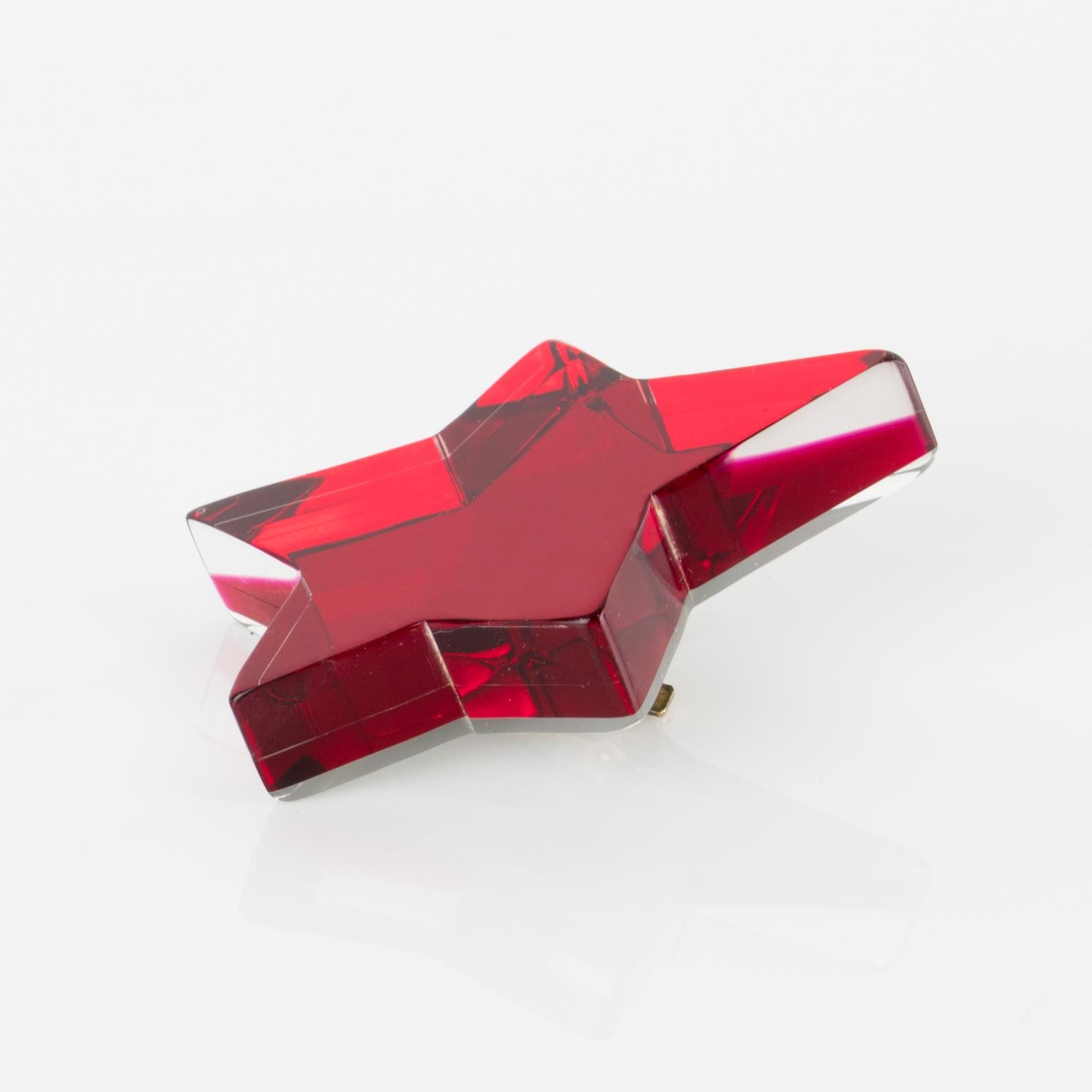 Kaso - Boucles d'oreilles clip étoile en acrylique lucite rouge sang de boeuf Unisexe en vente
