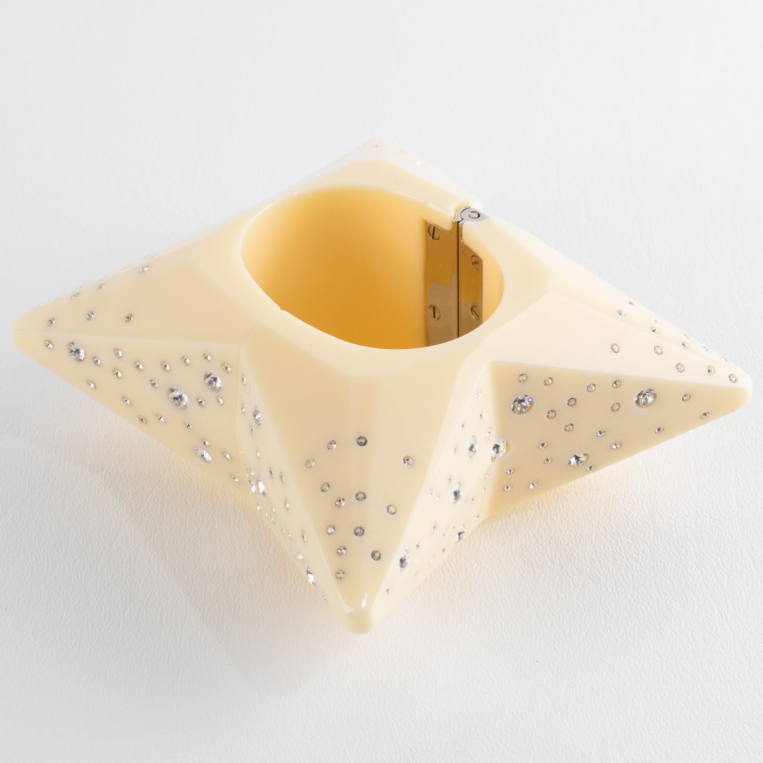 Gucci Bracciale Bangle Stella Jewell in acrilico crema Collezione Runway 2020 In condizioni ottime in vendita a Atlanta, GA