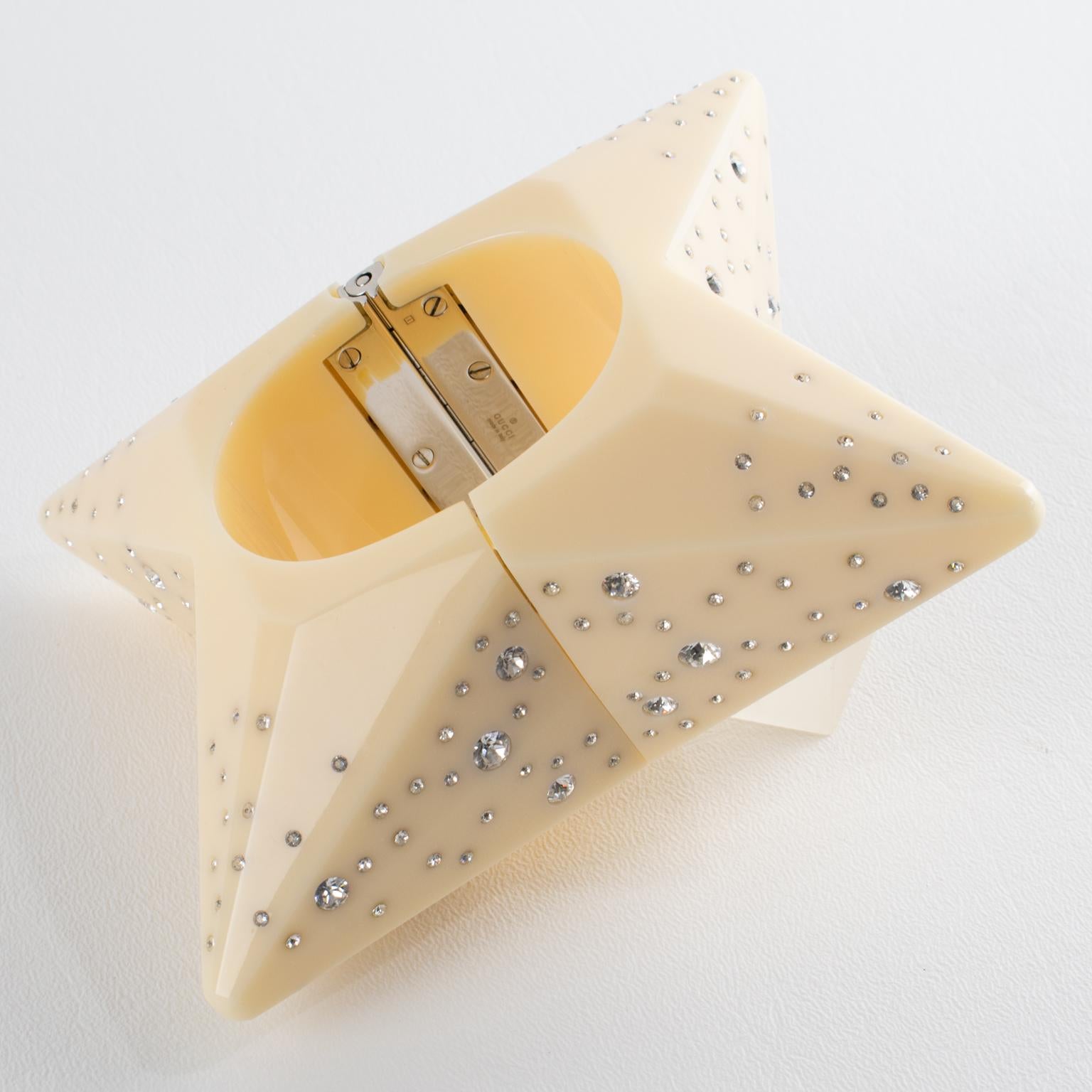 Gucci Bracciale Bangle Stella Jewell in acrilico crema Collezione Runway 2020 in vendita 6