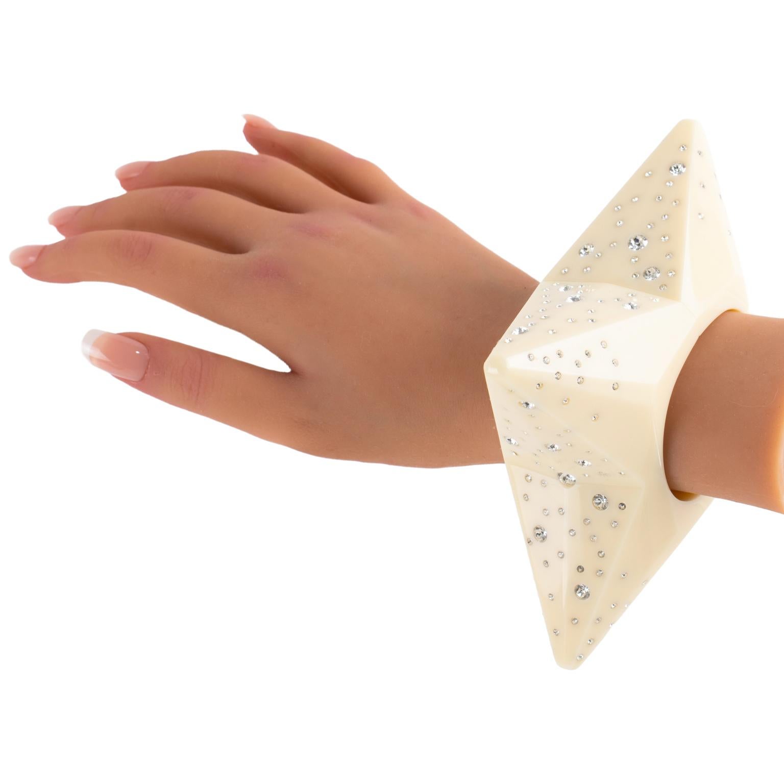 Gucci Bracciale Bangle Stella Jewell in acrilico crema Collezione Runway 2020 in vendita 11