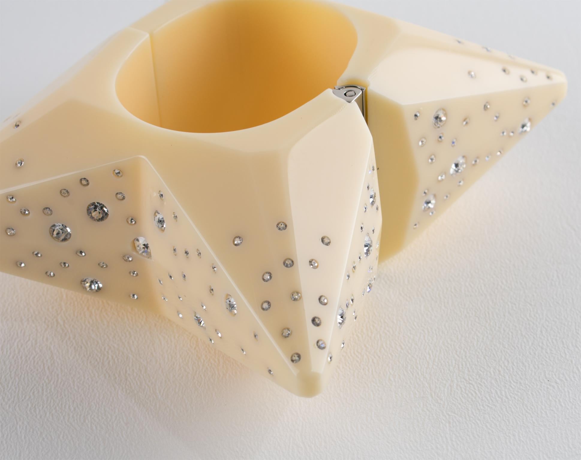 Gucci Bracciale Bangle Stella Jewell in acrilico crema Collezione Runway 2020 in vendita 9
