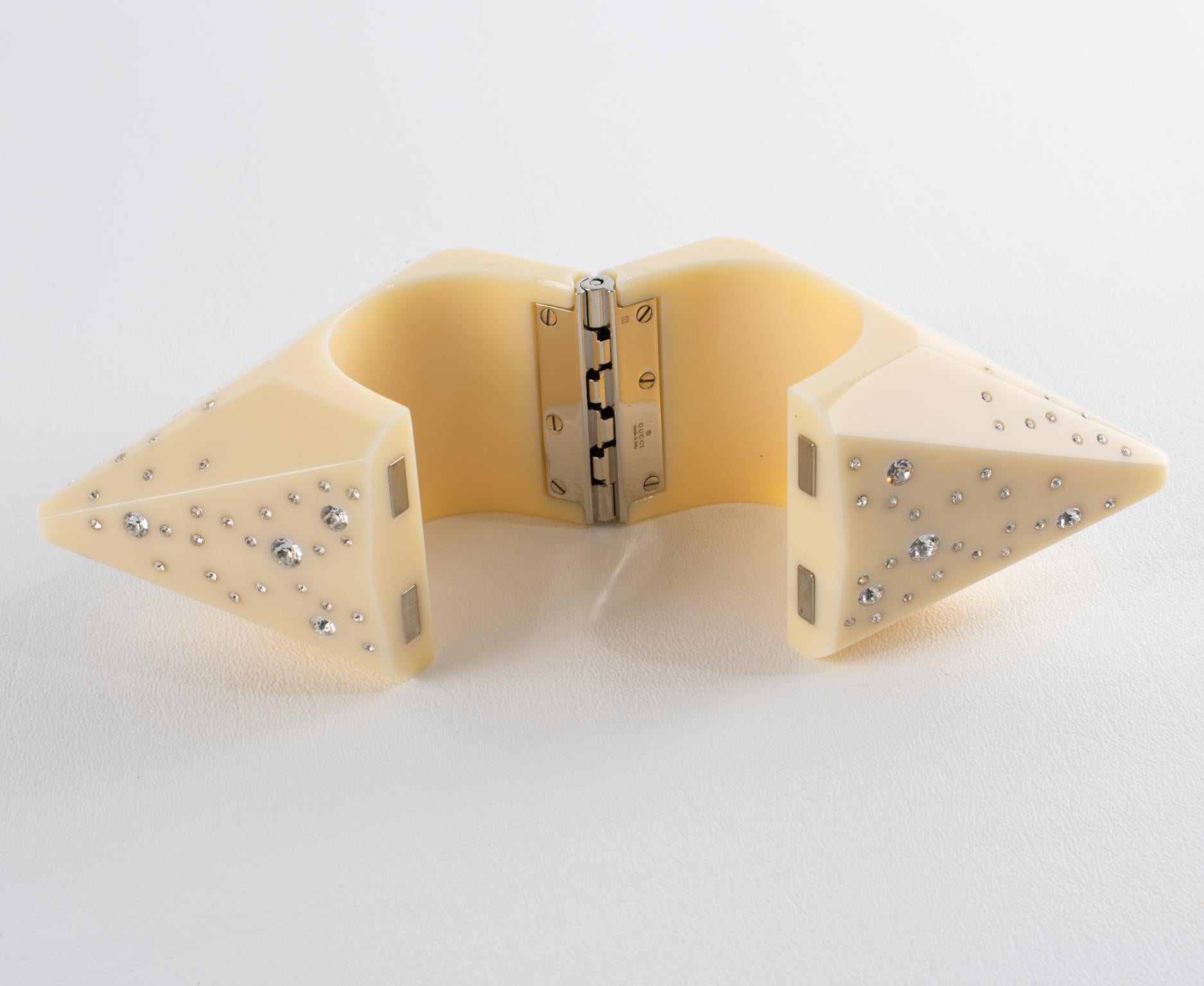 Gucci Bracciale Bangle Stella Jewell in acrilico crema Collezione Runway 2020 in vendita 4
